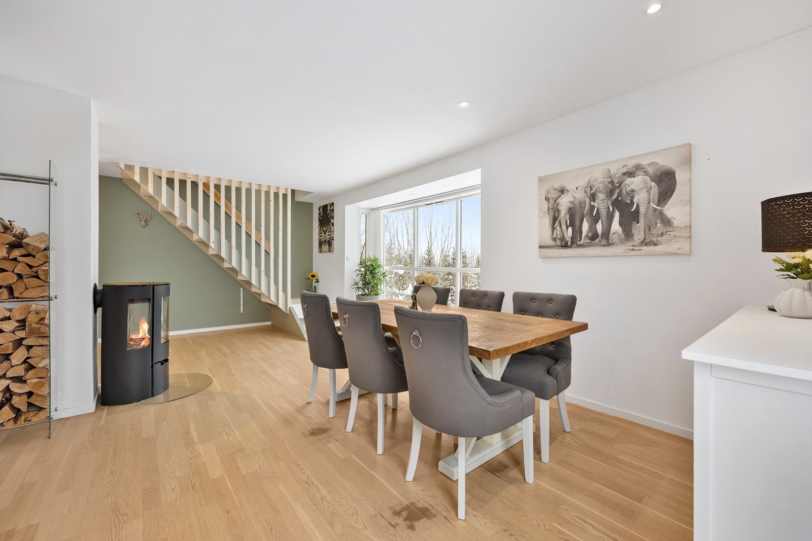 Her kan du nyte måltider med utsikt i vakre naturomgivelser! Galleribilde