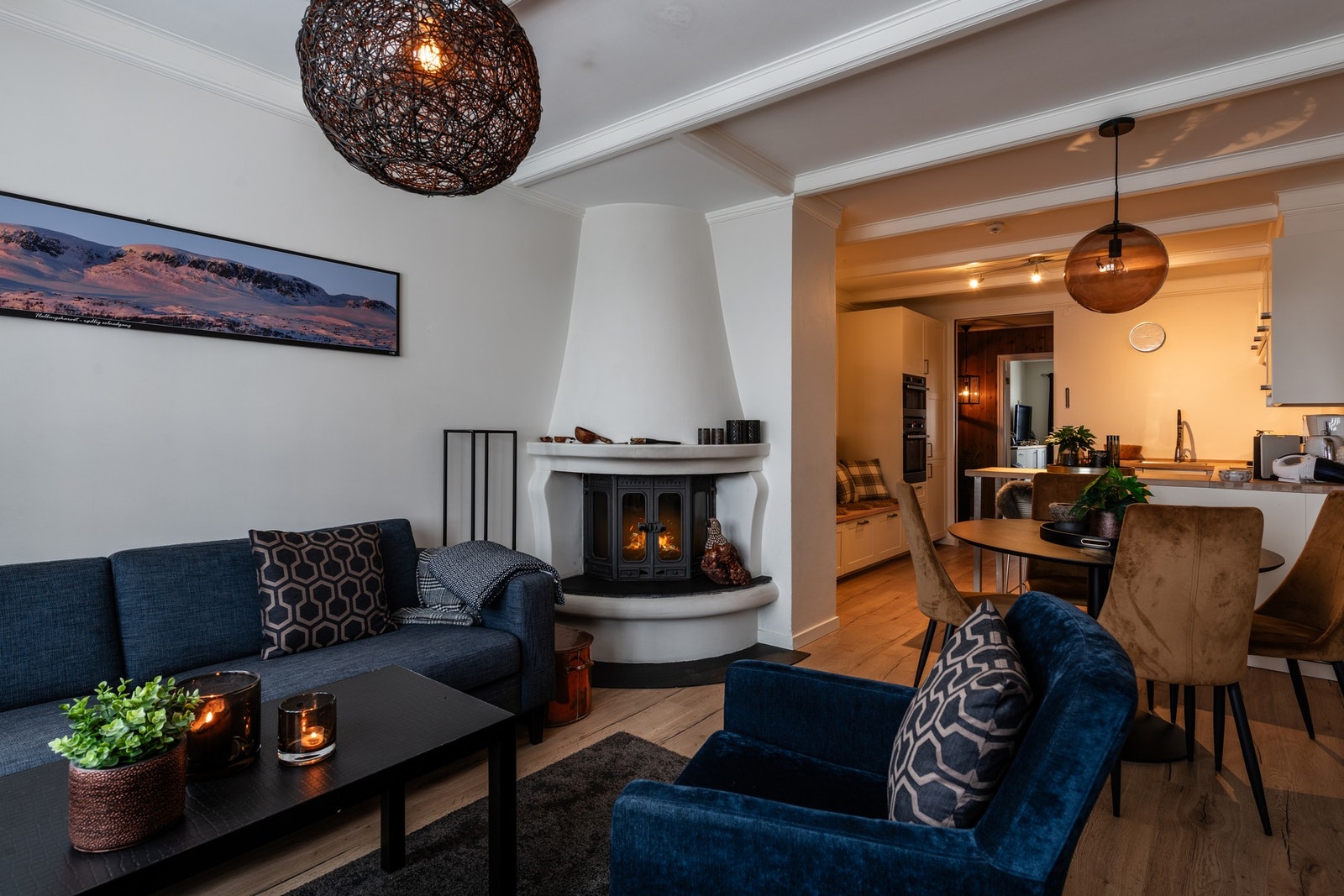 Den lune atmosfæren følger gjennom leiligheten Galleribilde