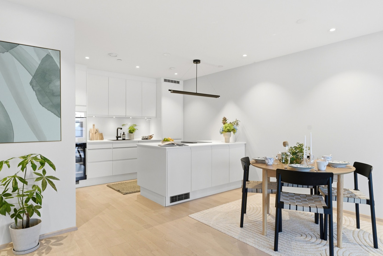 Påkostet kjøkkenet fra Sigdal som fremstår som et av boligens absolutte høydepunkter. Galleribilde