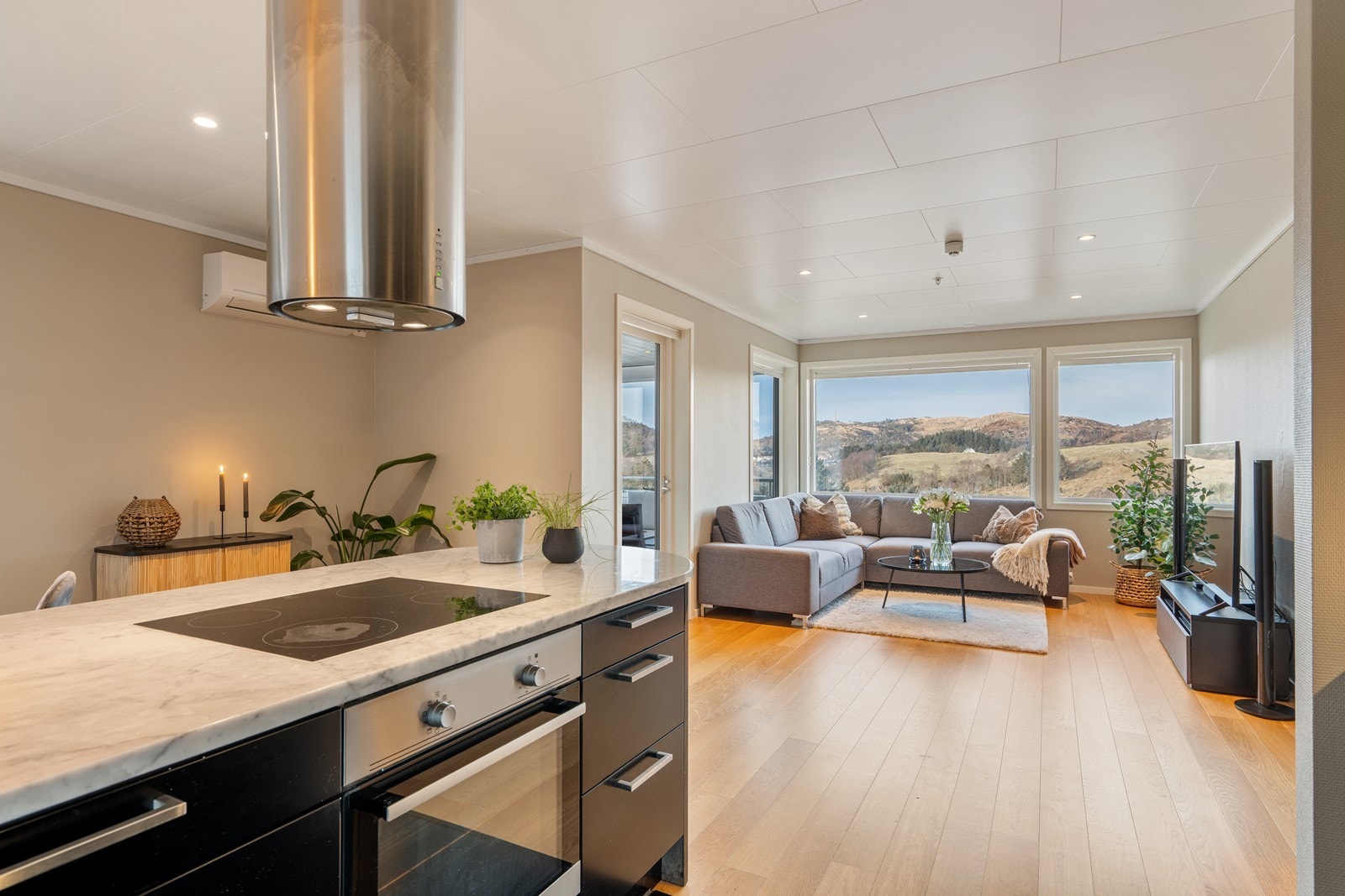 Velkommen til Vassbrekkevegen 24 - presentert av eiendomsmegler Kristoffer Hutcheson Ekrene v/ Aktiv Eiendomsmegling! Fotograf: Vestbris Galleribilde