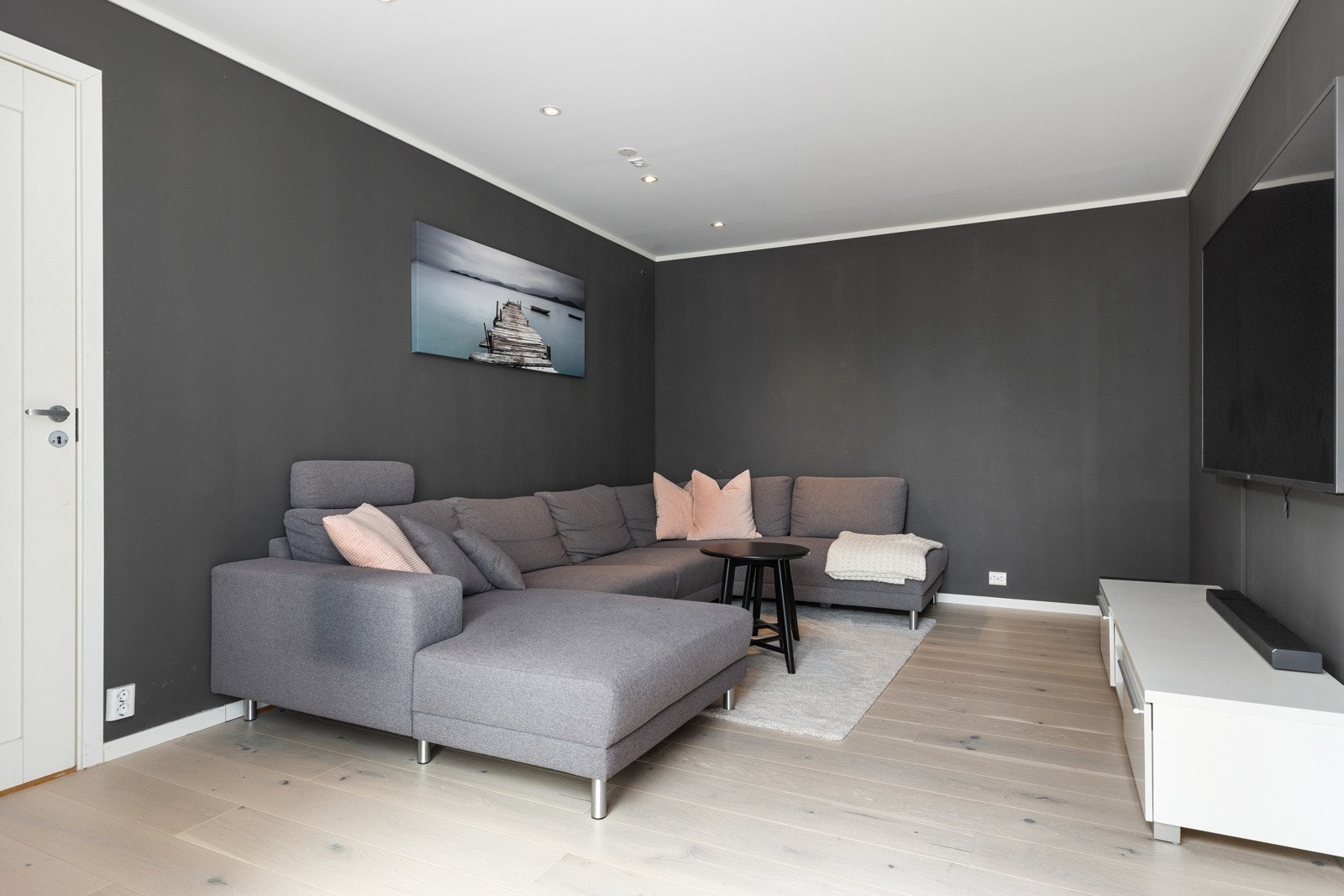 Fin tv stue for barna Galleribilde