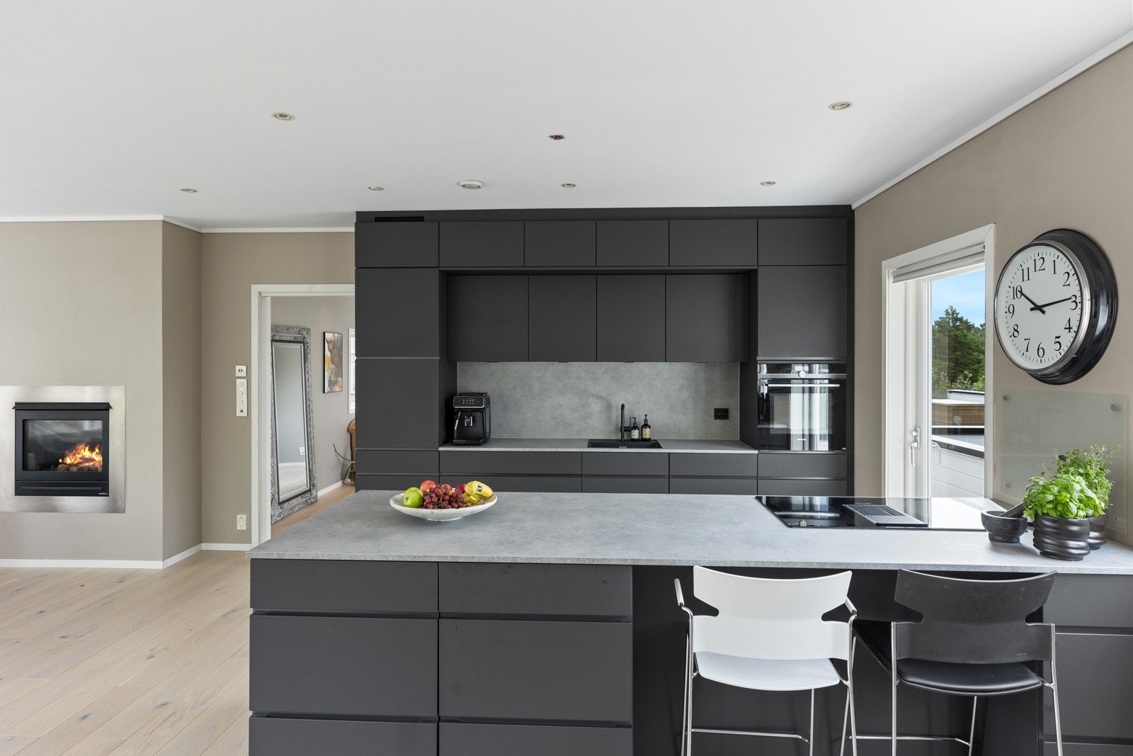 Kjøkkeninnredning var ny i 2023 med integrerte hvitevarer Galleribilde