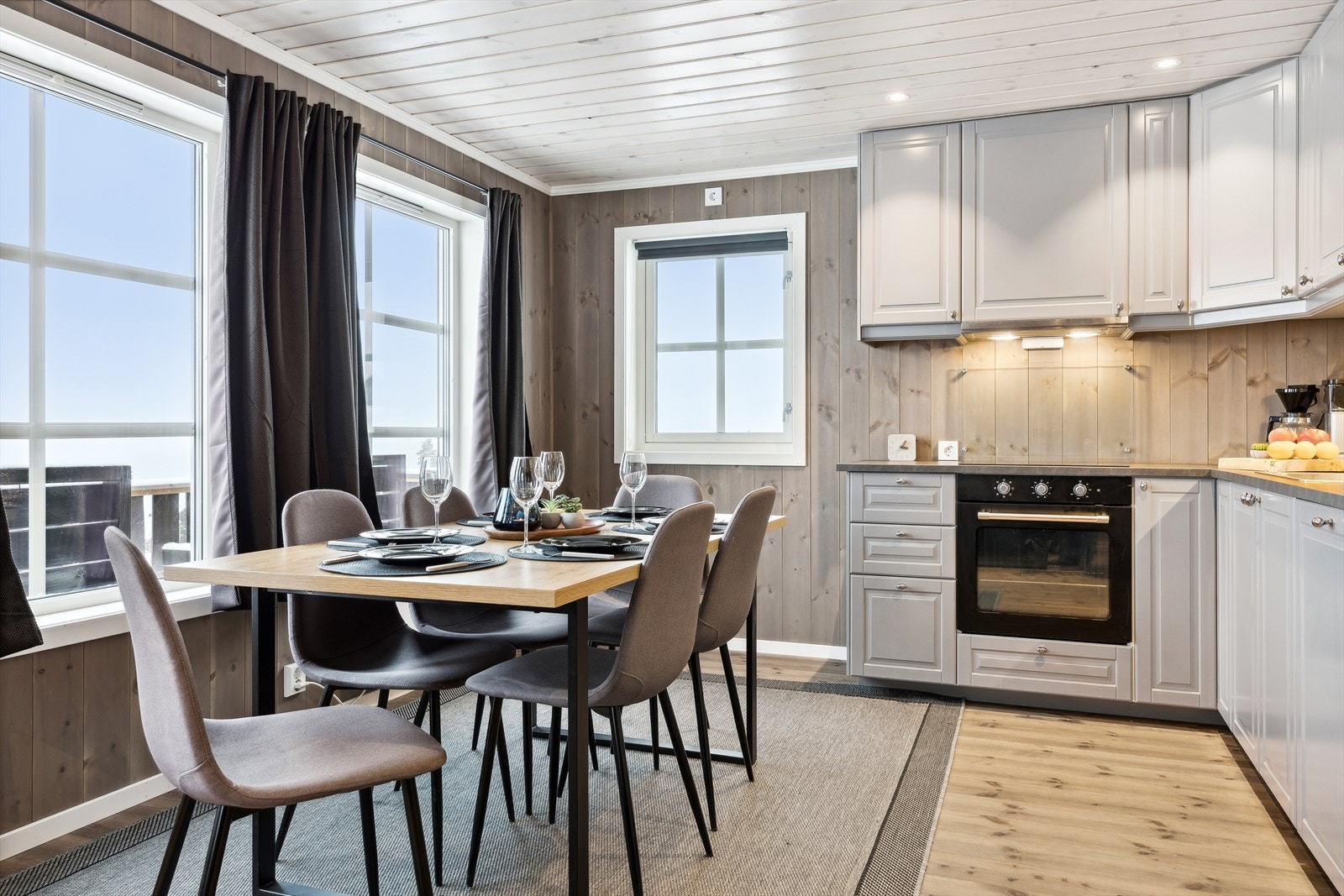 En koselig hytte med fin beliggenhet på populære Lygna. Foto Efkt (Paul Smith) Galleribilde