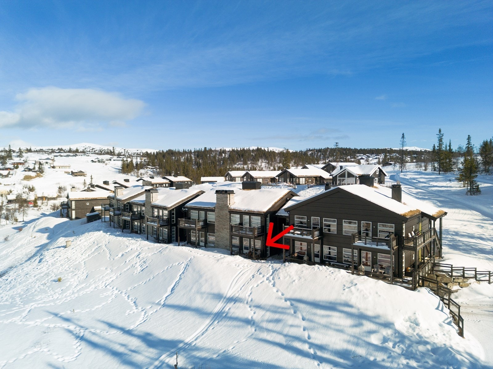 Leiligheten ligger nær Danebu Kongsgaard og er omgitt av nydelig turterreng med kort vei både til et fantastisk løypenett og til Valdres Alpinsenter. Galleribilde