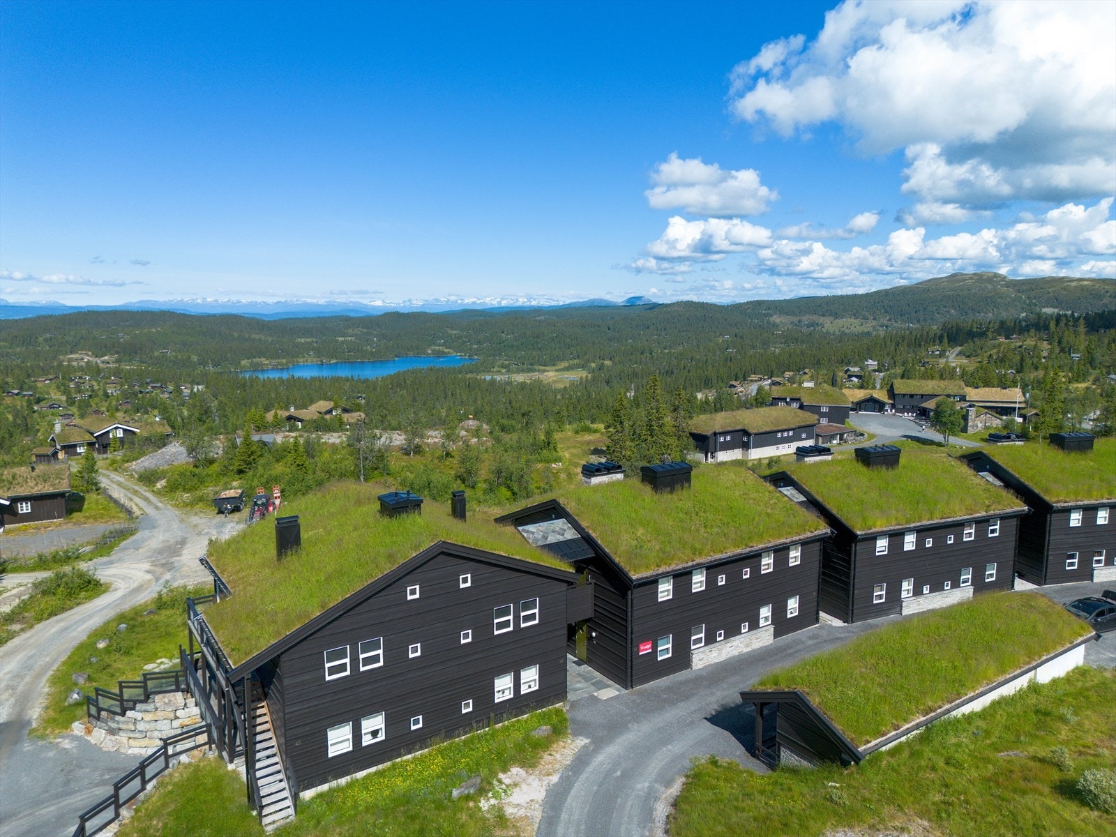 Til Aurdalsåsen og Skoputtsvingen er det behagelig kjøreavstand fra Oslo-området og lett adkomst året, rundt noe som gjør området meget populært. Galleribilde