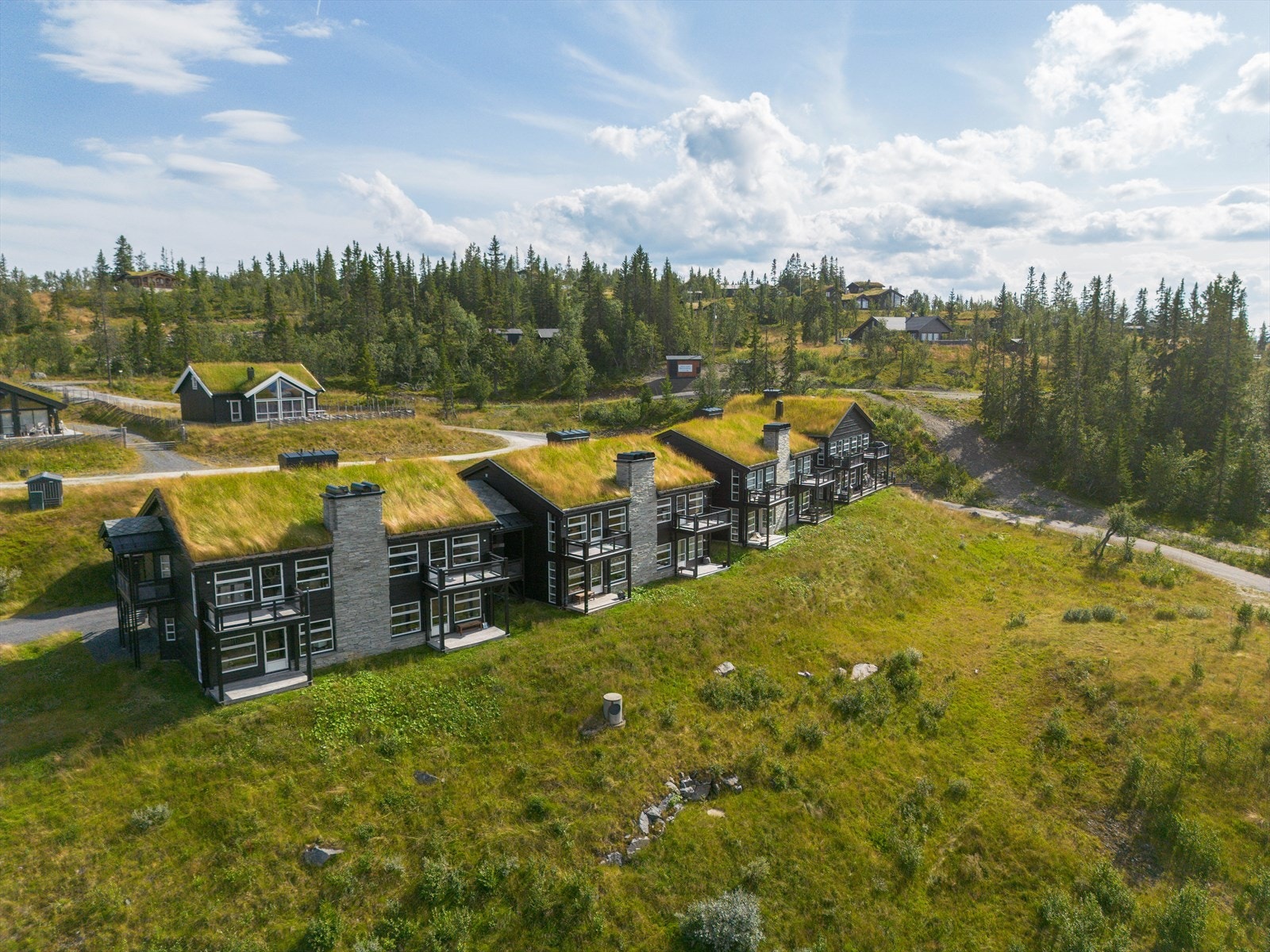 For den golfinteresserte er det ca. 12,5 km til Vestringsbygda, hvor en finner Valdres Golf med en 15-hulls golfbane. Banen ligger idyllisk til ved Aurdalsfjorden. Galleribilde