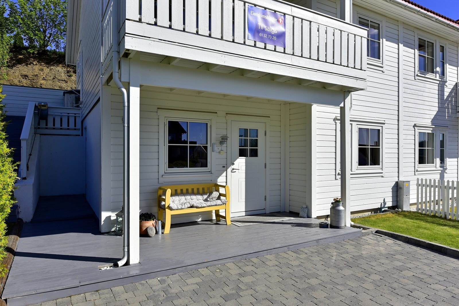 Boligen går over to plan og inneholder stue og kjøkken i åpen løsning, bad/vaskerom, to soverom, trappegang og innvendig bod. Mulighet for tre soverom Galleribilde