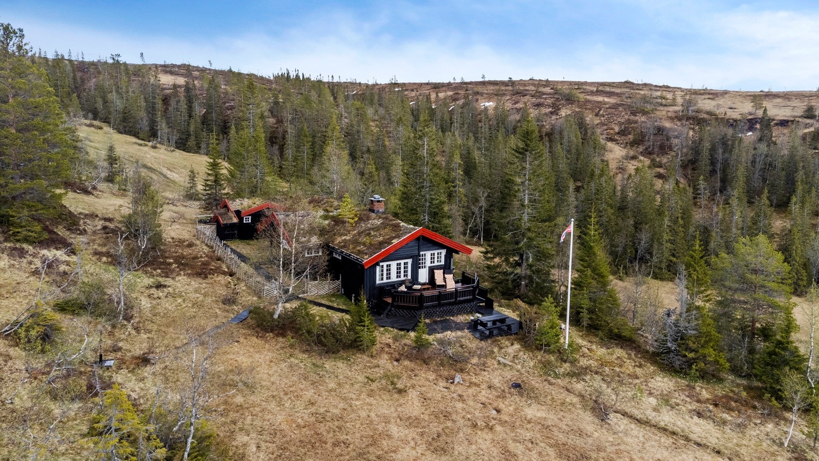 Velkommen til Vulusjøvegen 1015 - en koselig og innholdsrik hytte i naturskjønne Heståsdalen. Galleribilde