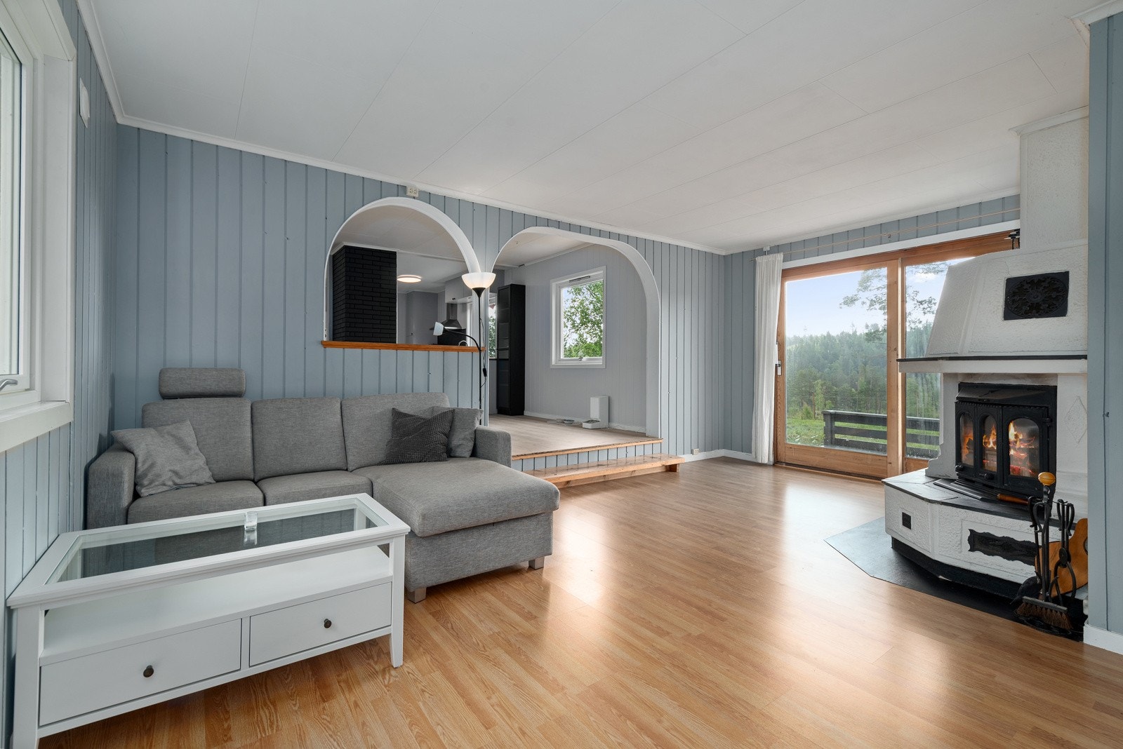 Stue med plass til koselig sittegruppe. Galleribilde