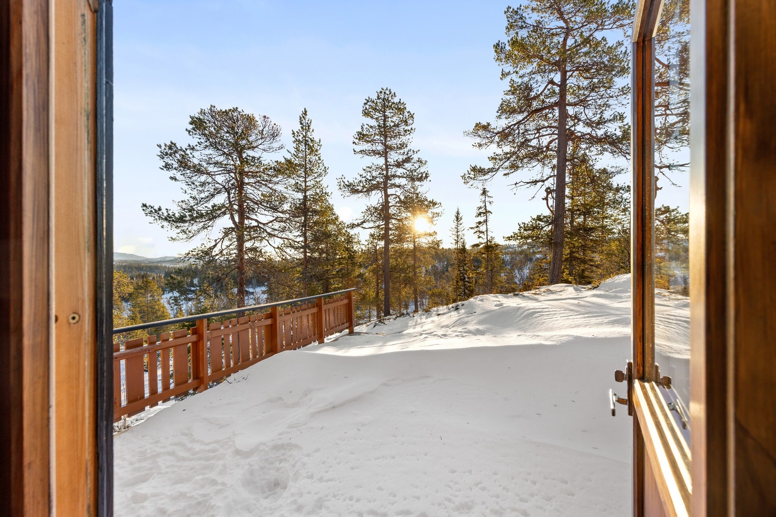 Lun sydvendt veranda. Galleribilde