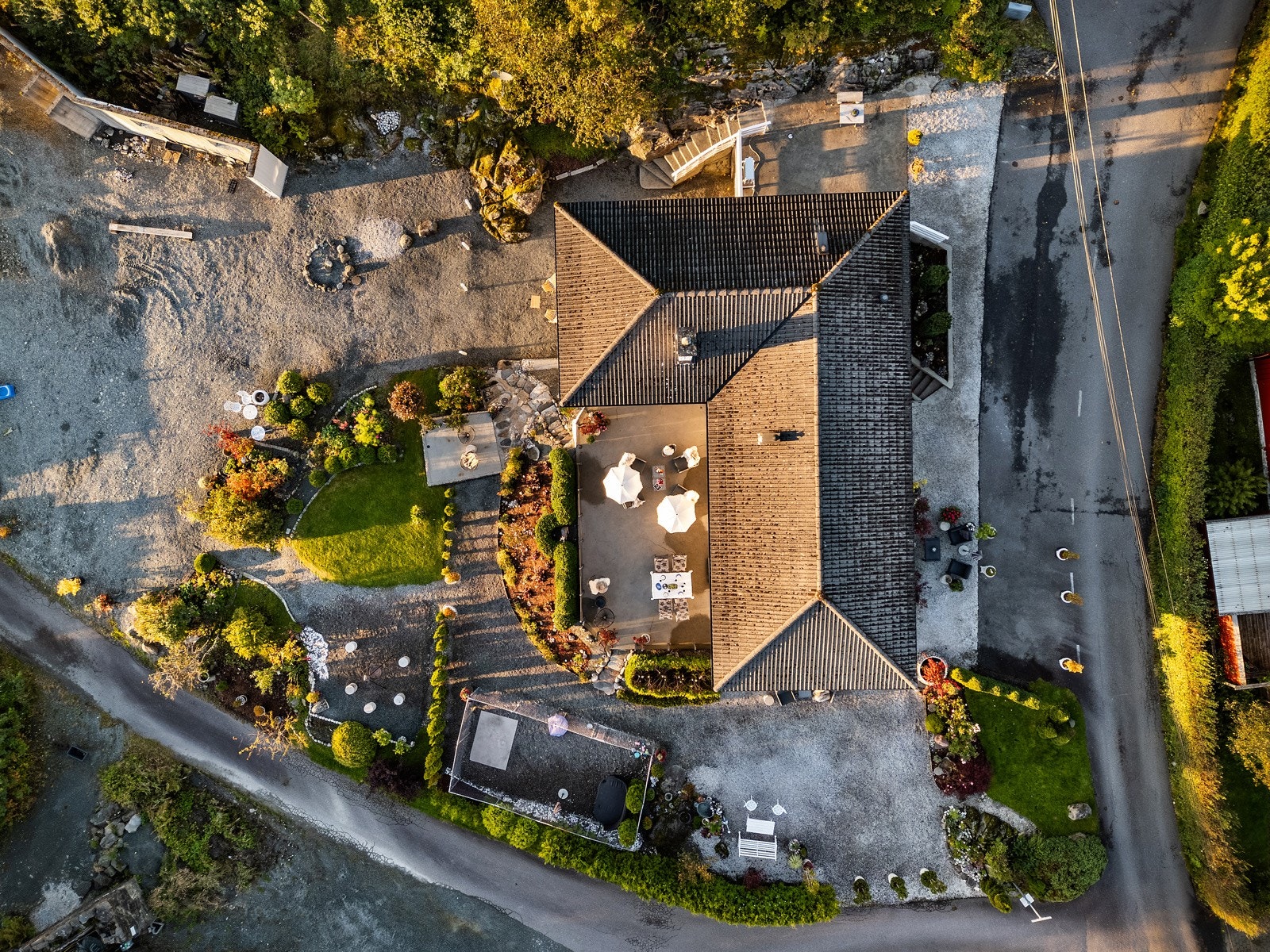 For dagligvarehandelen finner vi nærmeste butikk ca. 15 minutter til fots - Bunnpris Vedholmen. Galleribilde