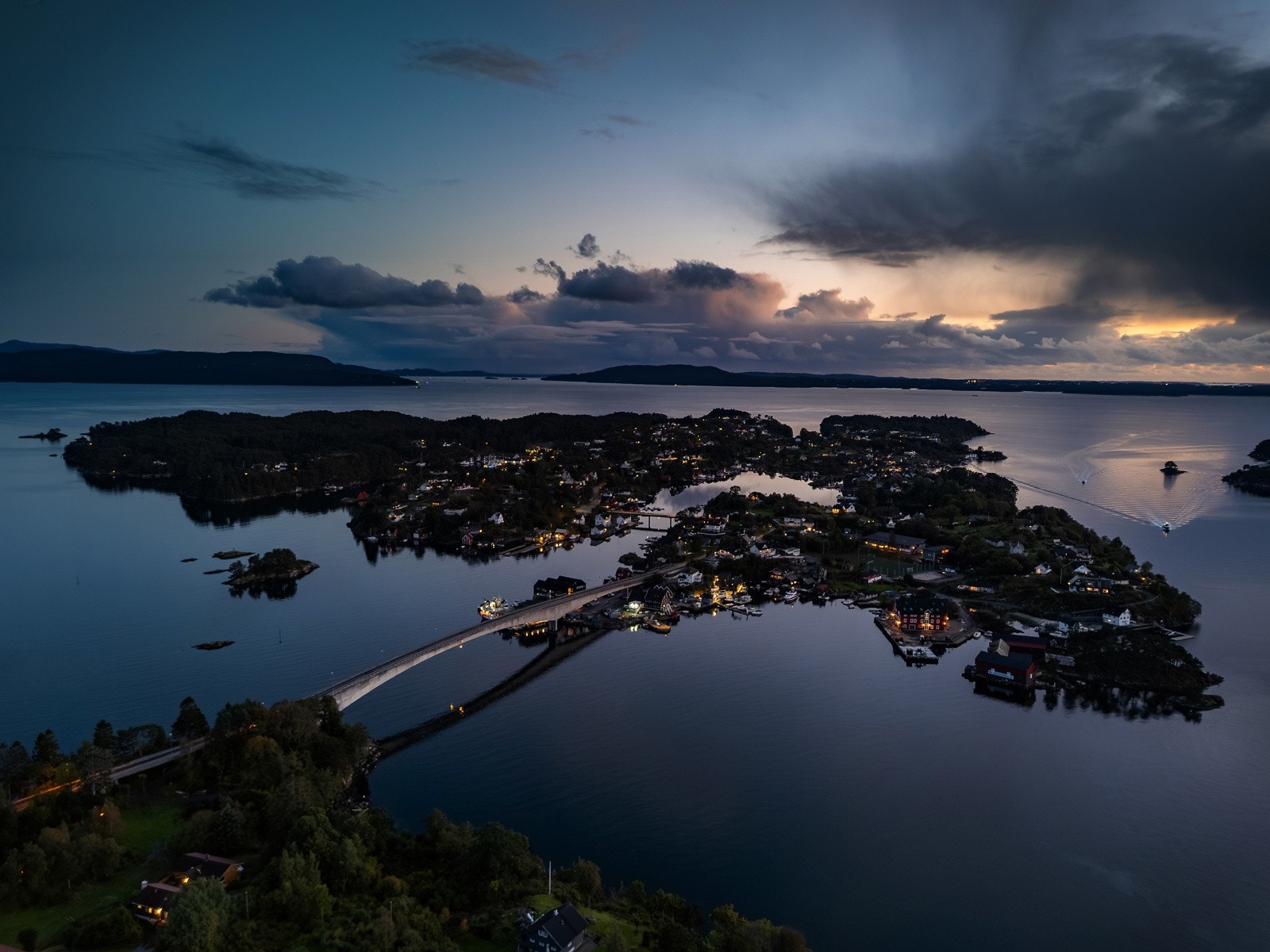 Kort vei til sjøen og et hopp i havet! Galleribilde