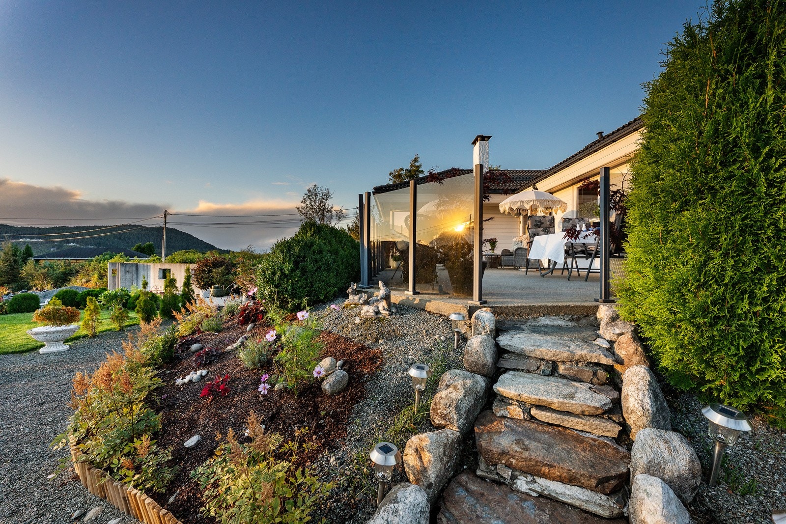 Nydelig opparbeidet uteområde. Galleribilde