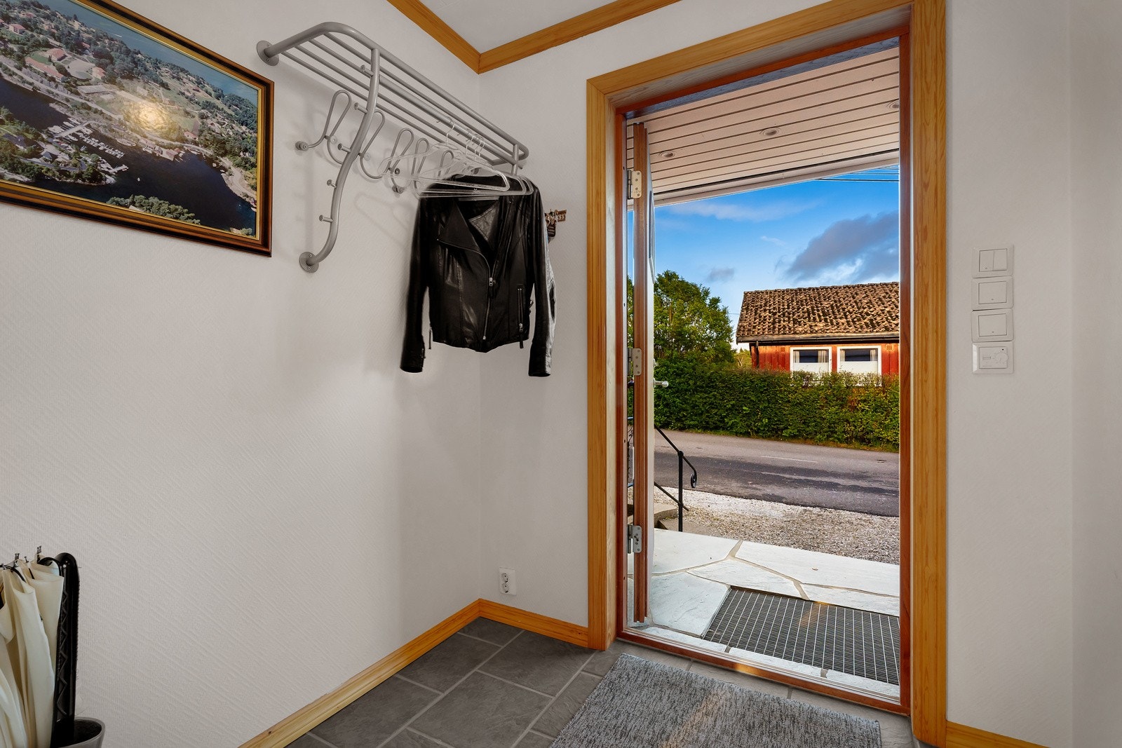 Entre med mulighet for oppbevaring. Galleribilde