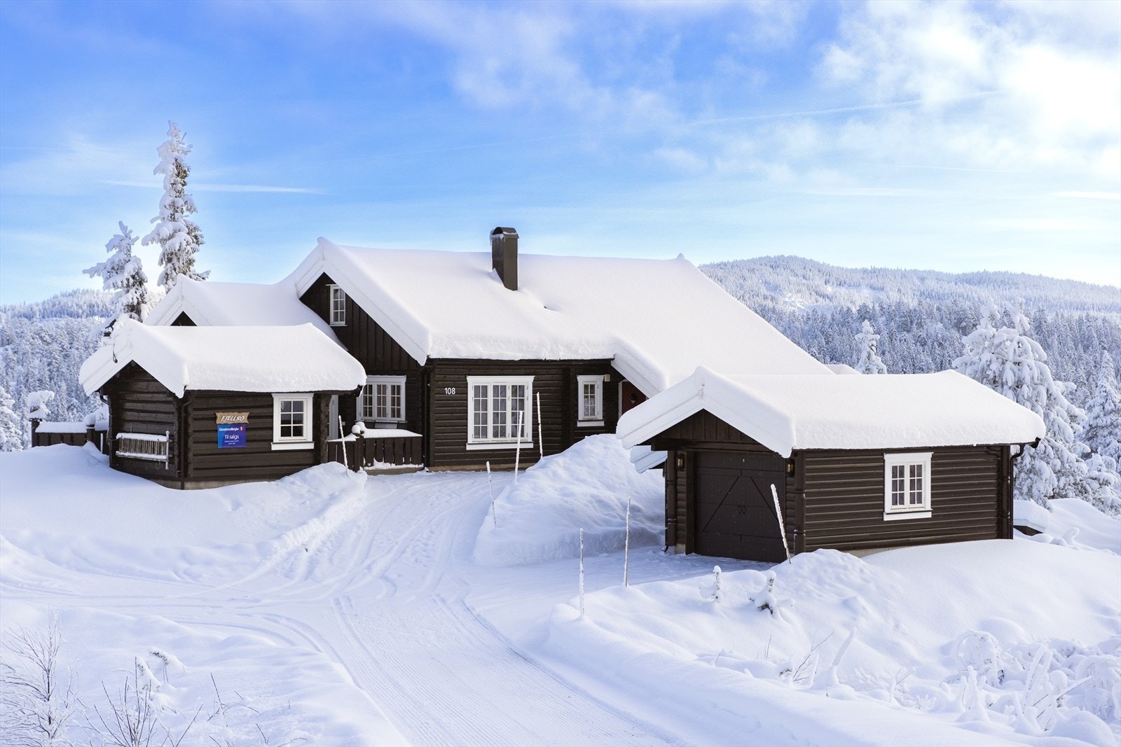 Hytta ligger på populære Blefjell, et område kjent for sitt flotte turterreng og sin rolige atmosfære. Galleribilde