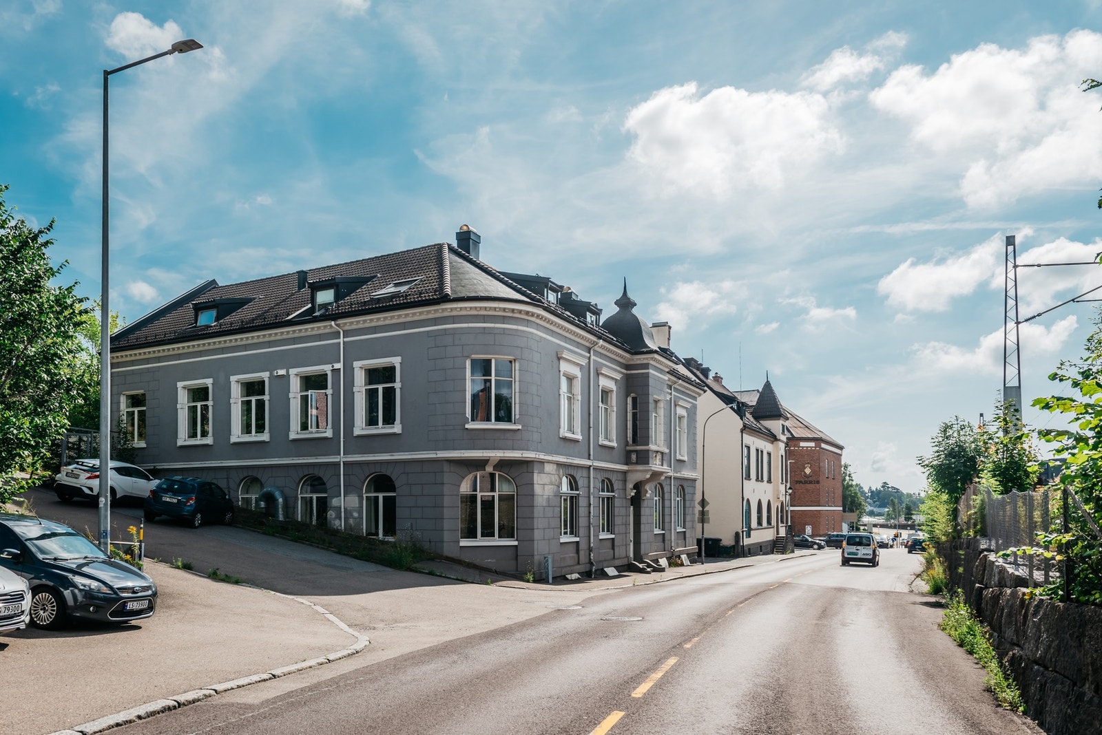 Fasade fra Storgata. Leiligheten vender inn mot rolig bakgård. Galleribilde