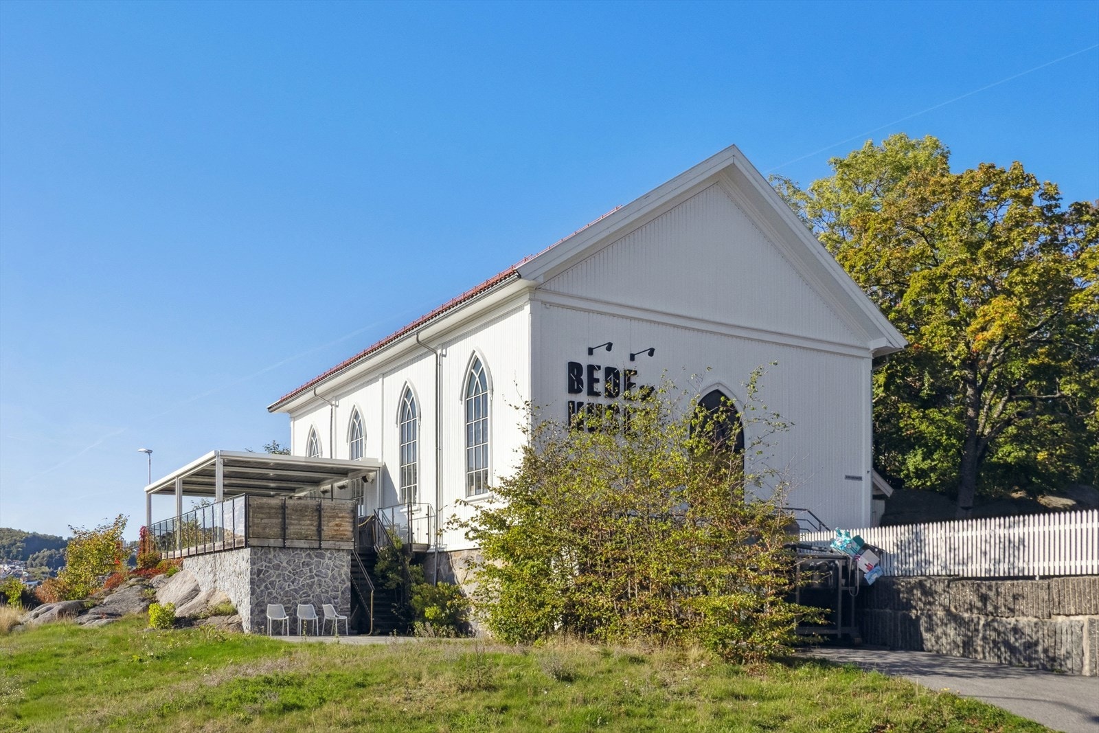 Kort vei til smakfulle opplevelser - den populære restauranten "Bedehuset". Galleribilde