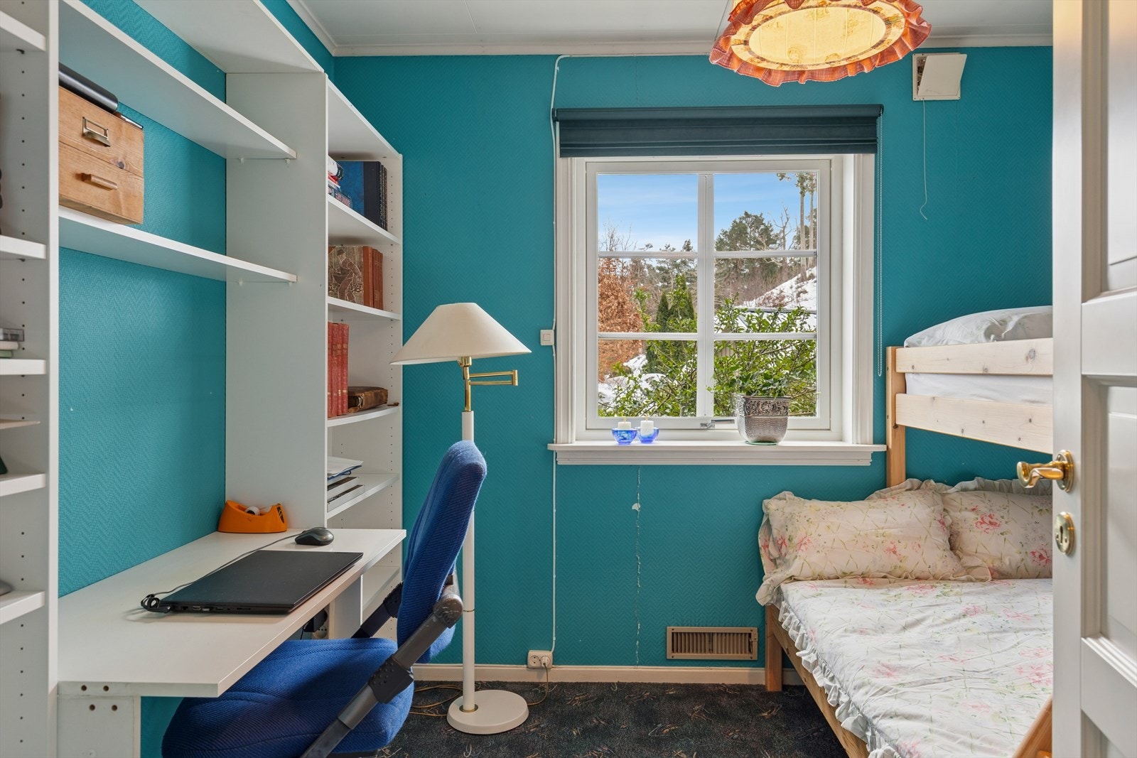 Soverom med plass til både køyeseng og hjemmekontor, et smart og fleksibelt rom for innredning etter ønske og behov. Galleribilde