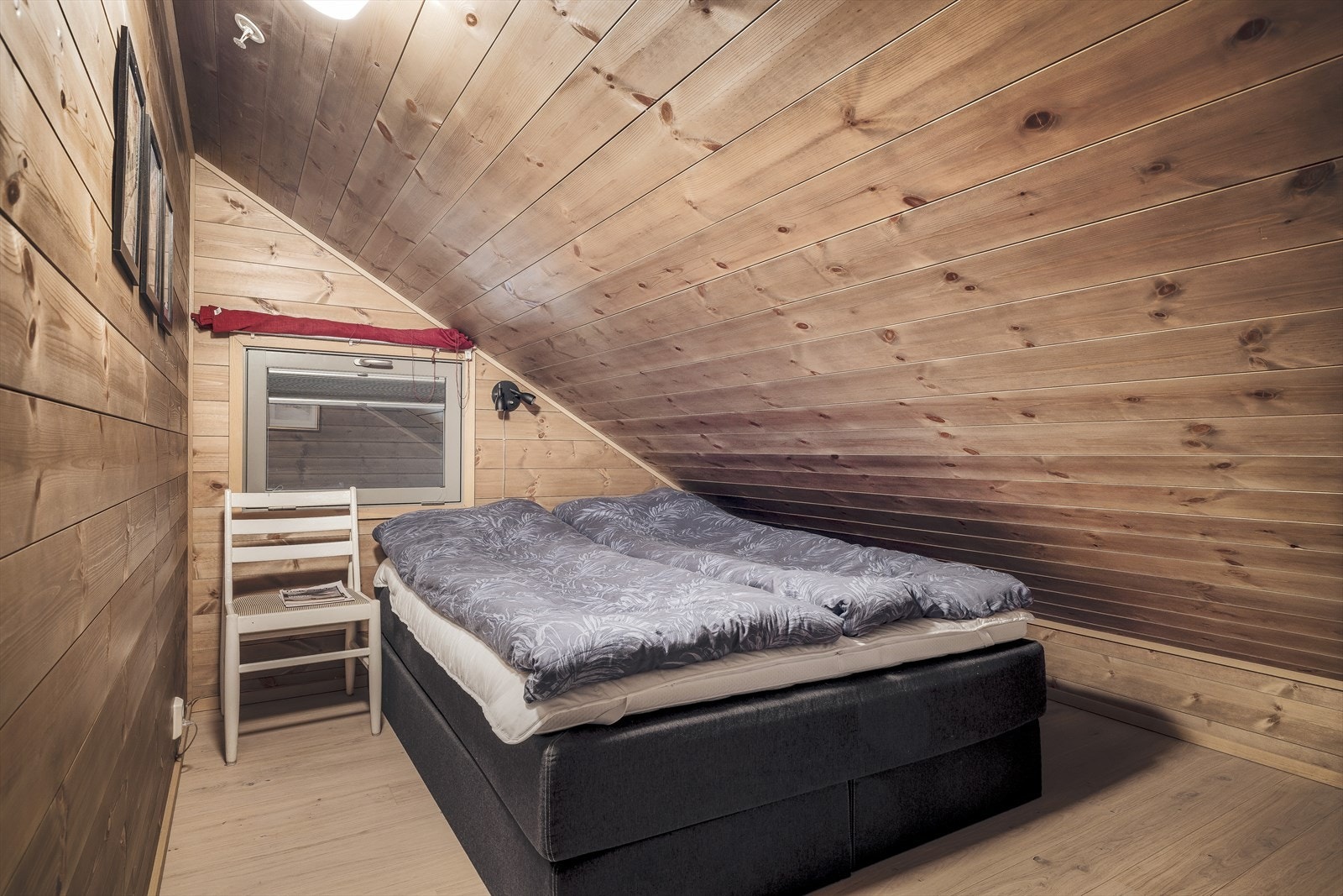 Hemsen er et trivelig tillegg til hovedetasjen - perfekt for ekstra gjester, ungdomssone eller lekerom Galleribilde