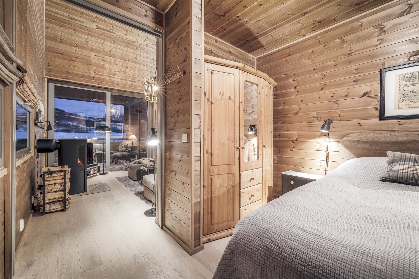 Soverom har tilkomst til stue Galleribilde