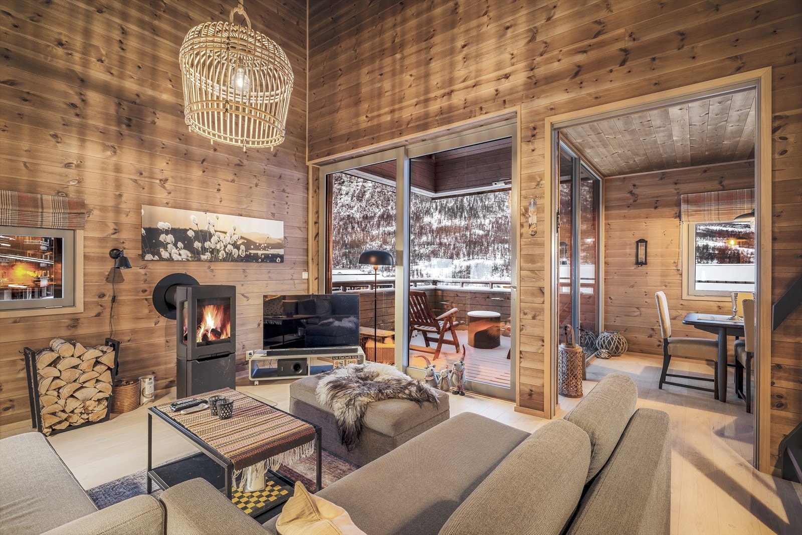 Fra stuen er det utgang til balkong Galleribilde