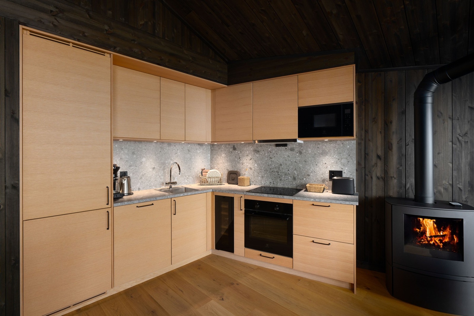 Integrert vinskap, mikro og stuens gasspeis er alle satt inn som tilvalg! Galleribilde