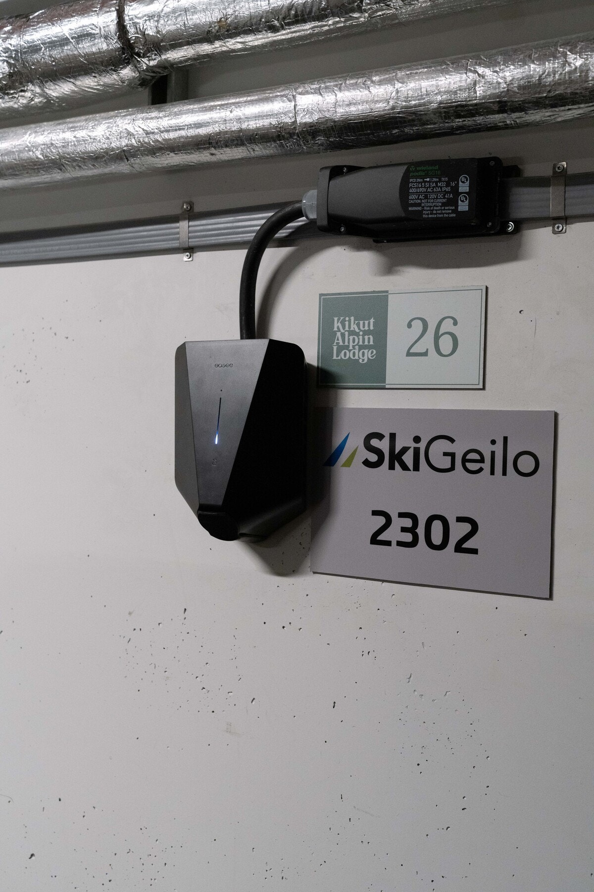 Elbillader installert Galleribilde