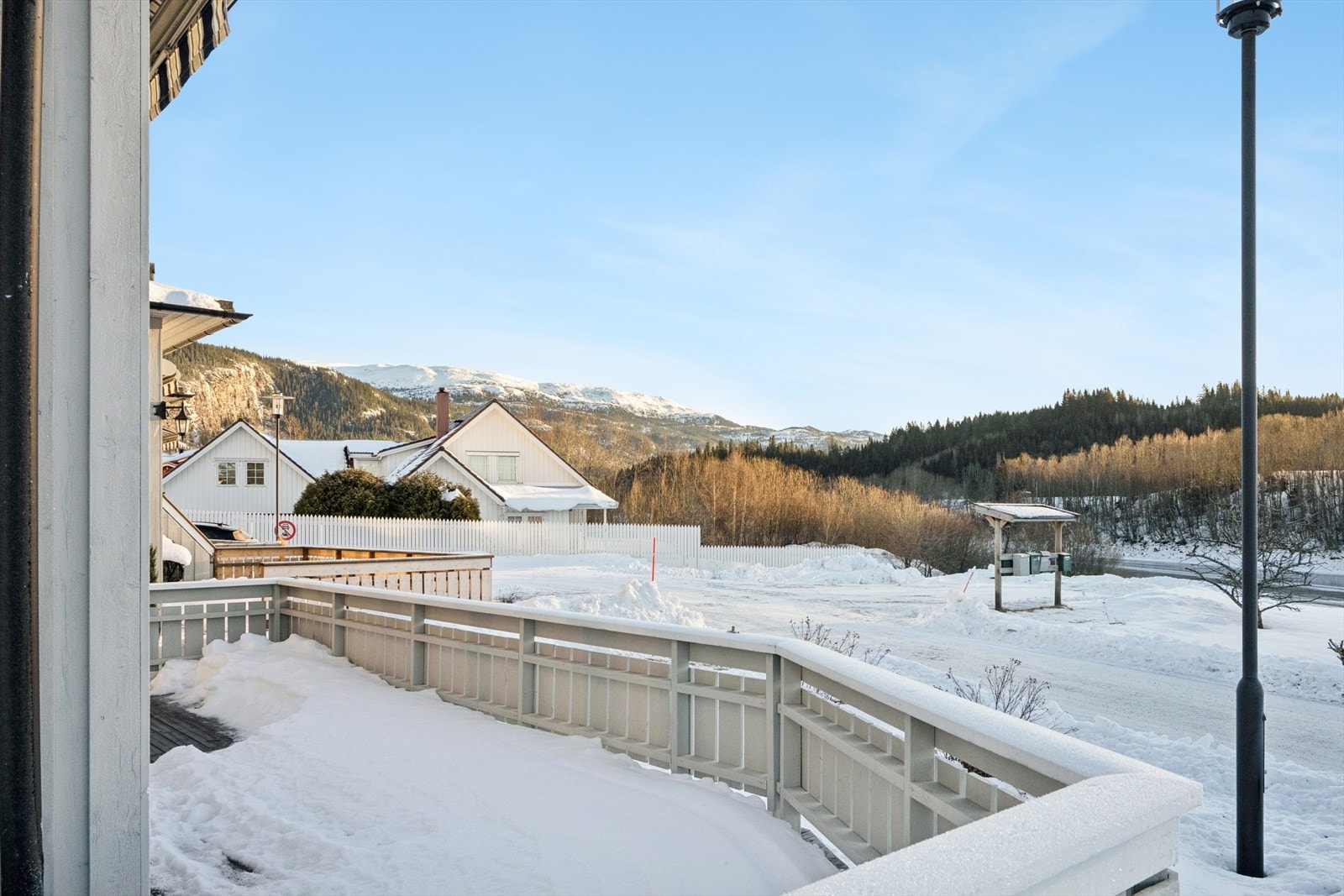 Terrasse med flott utsikt og gode solforhold. Galleribilde