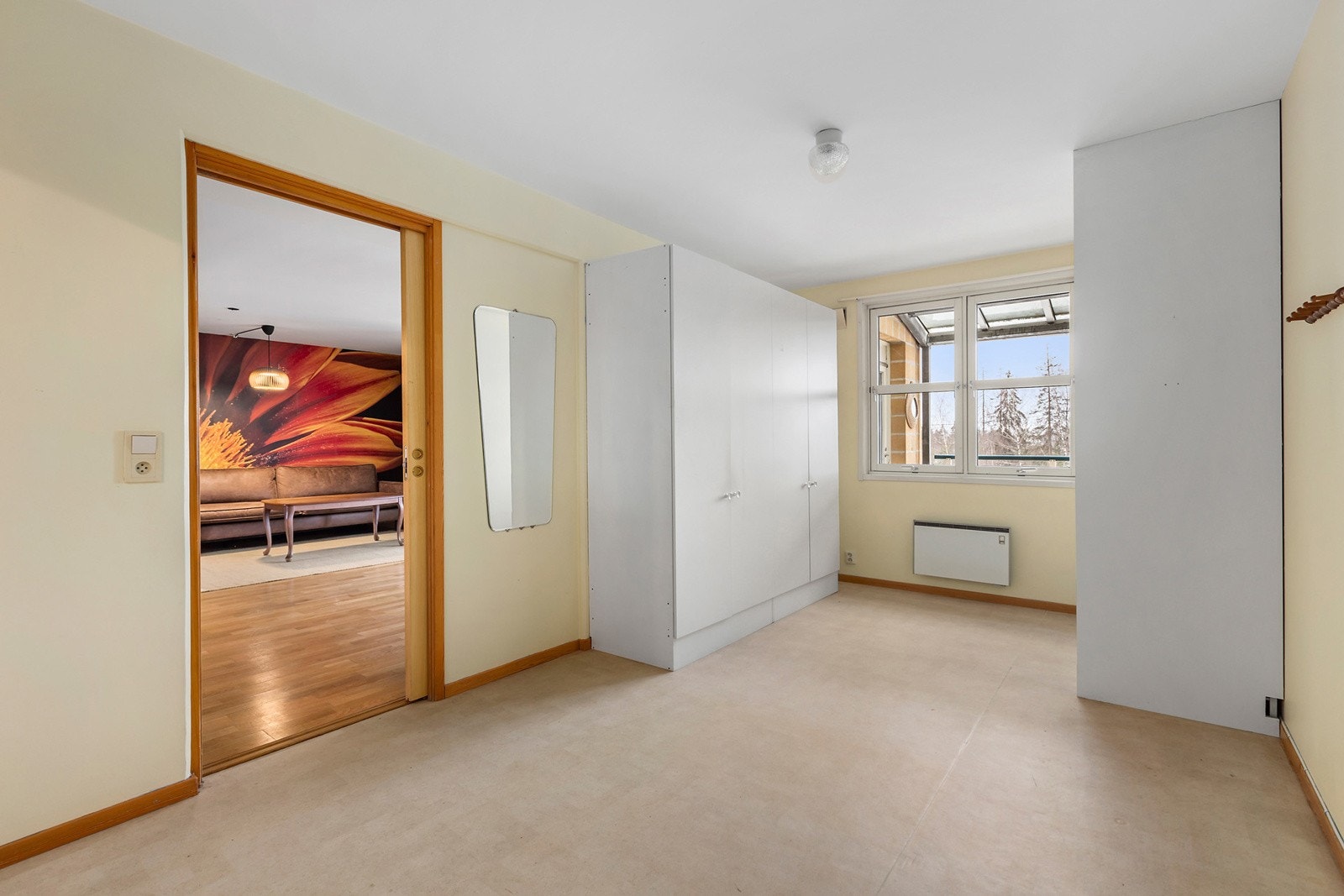 Soverom 1 med god garderobeskap Galleribilde