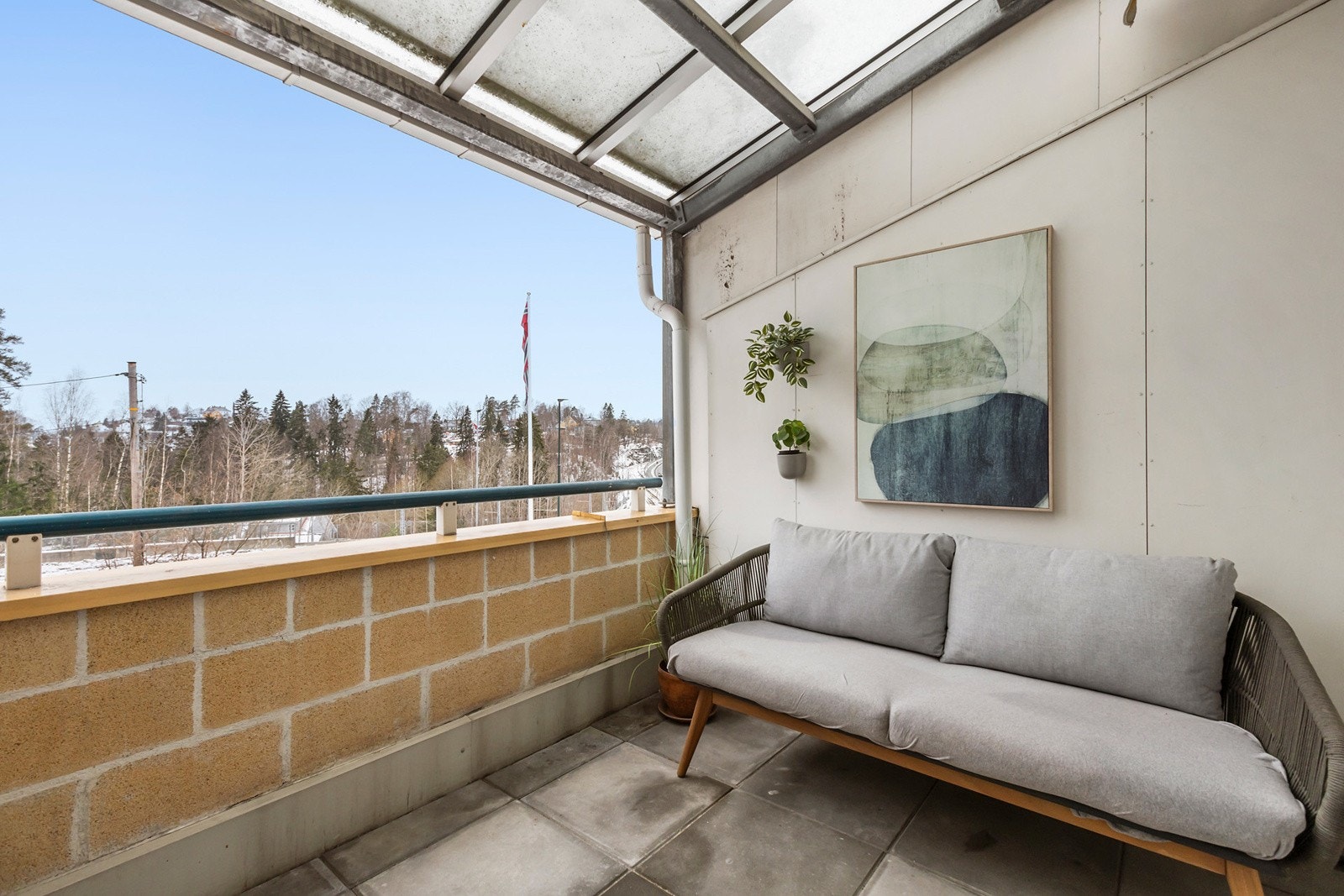 Solrik balkong ca 6 kvm som er orientert mot syd Galleribilde