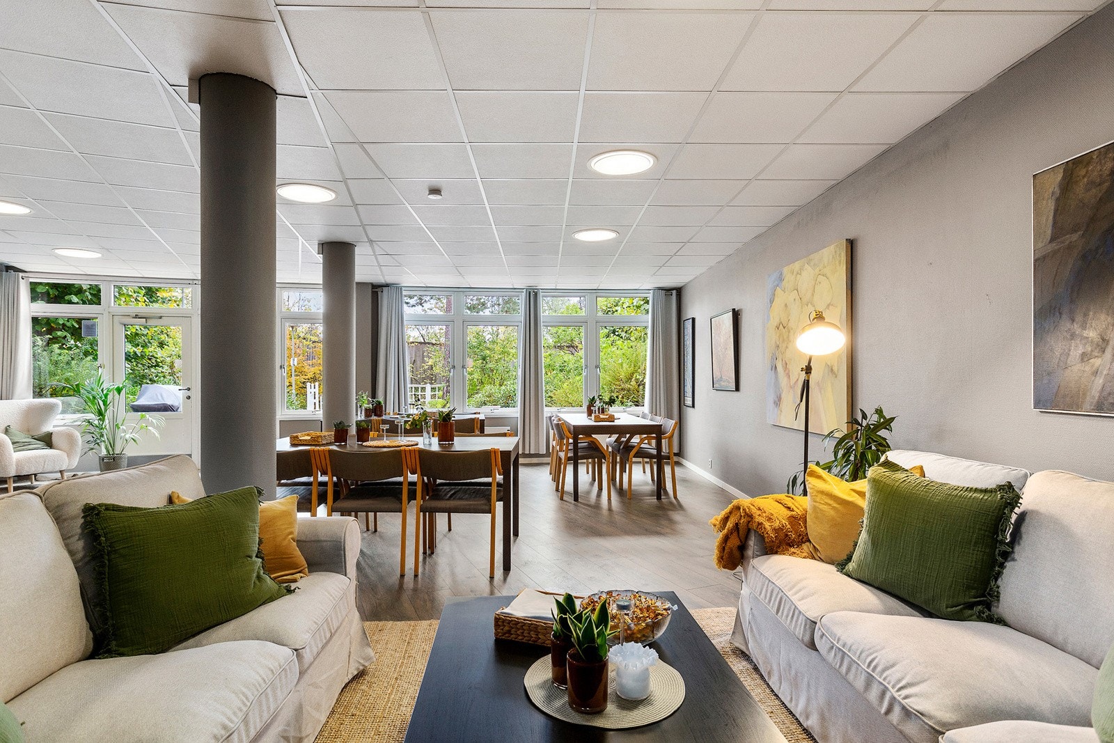 Beboere har tilgang til en rekke fellesfasiliteter som felles dagligstue/selskapslokale Galleribilde