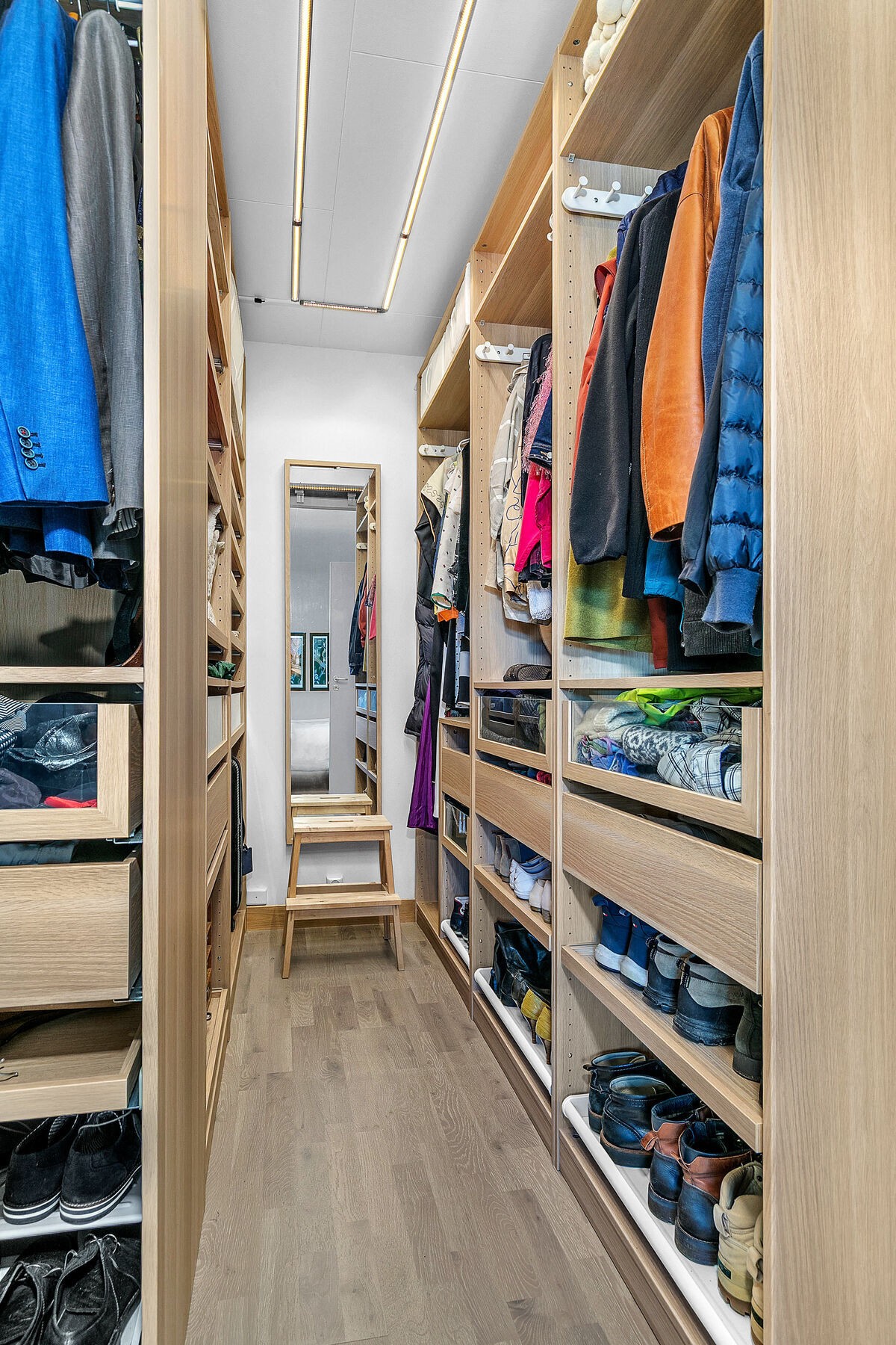 Underetasje - Soverom 3 (walk-in-garderobe) Galleribilde