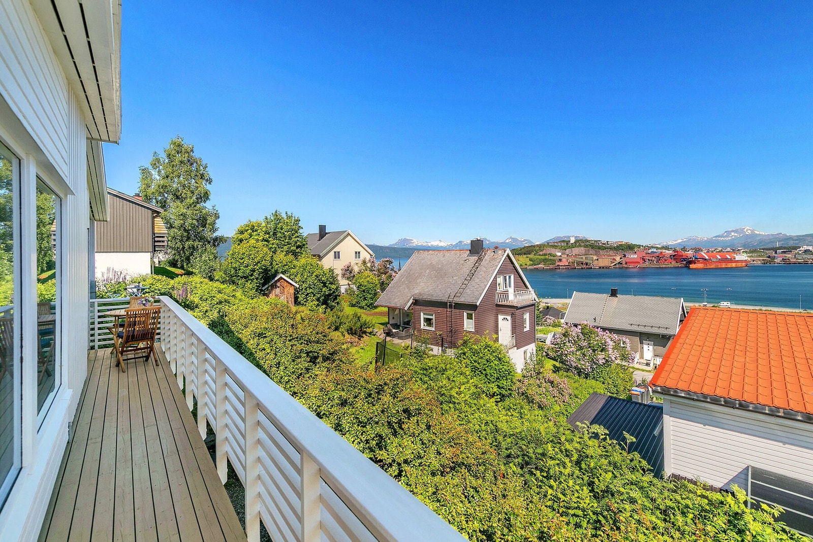 Veranda med praktfull utsikt Galleribilde