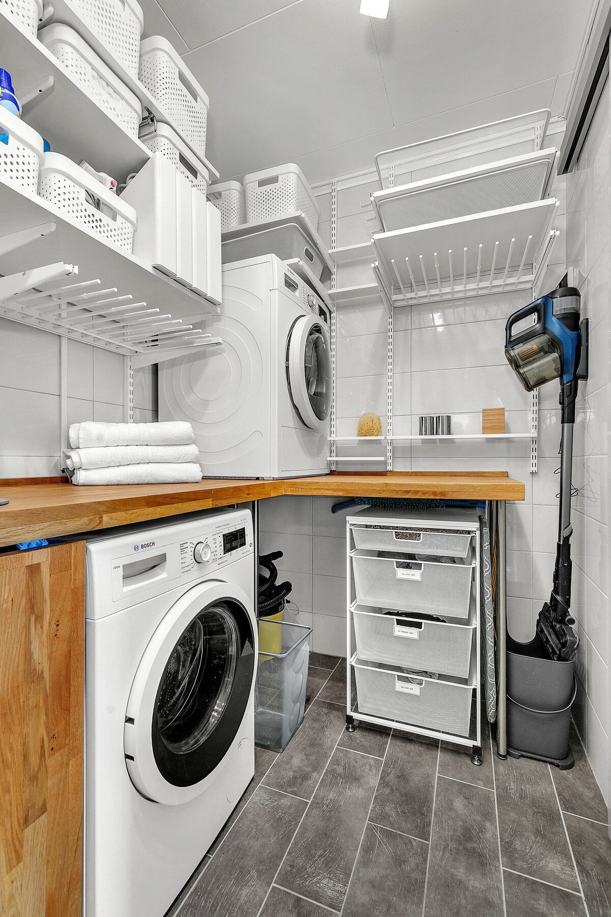 Underetasje - Vaskerom Galleribilde