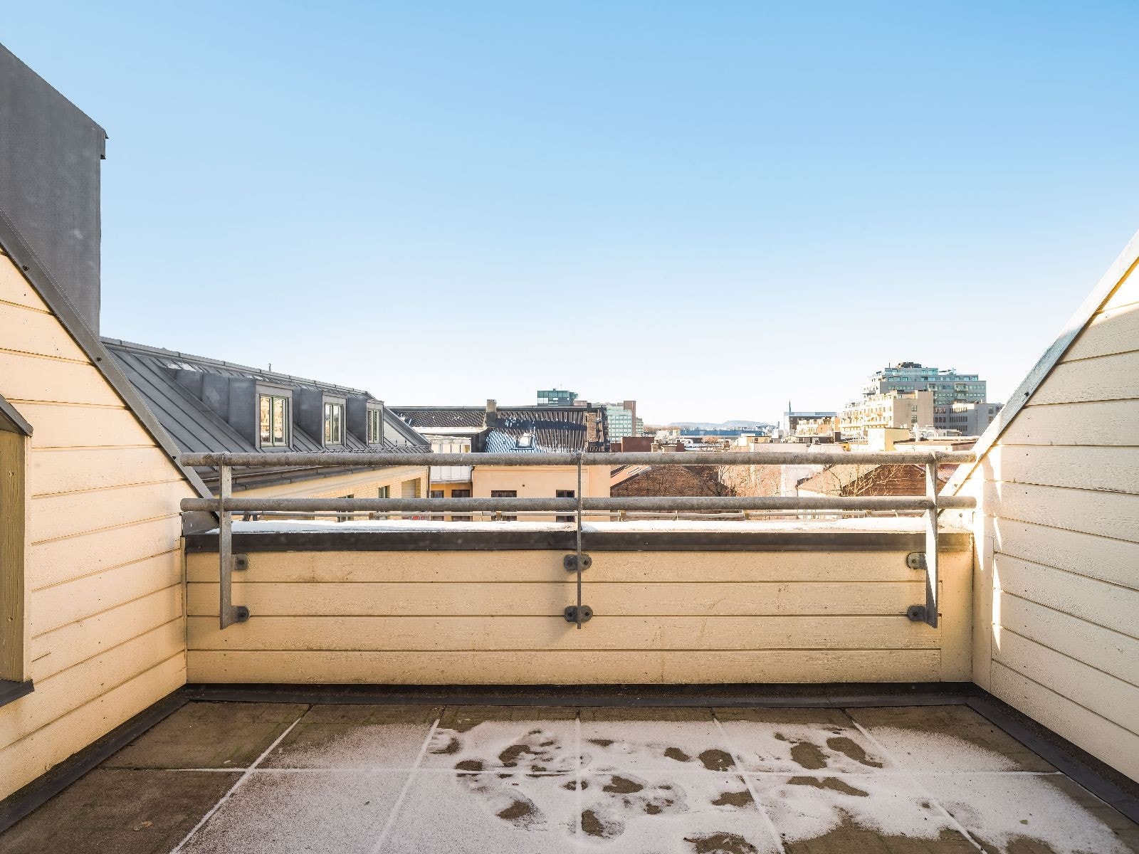 Egen takterrasse med utsikt. Galleribilde