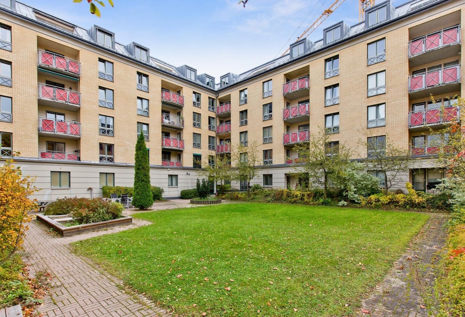 Hyggelig bakgård i sameiet. Galleribilde