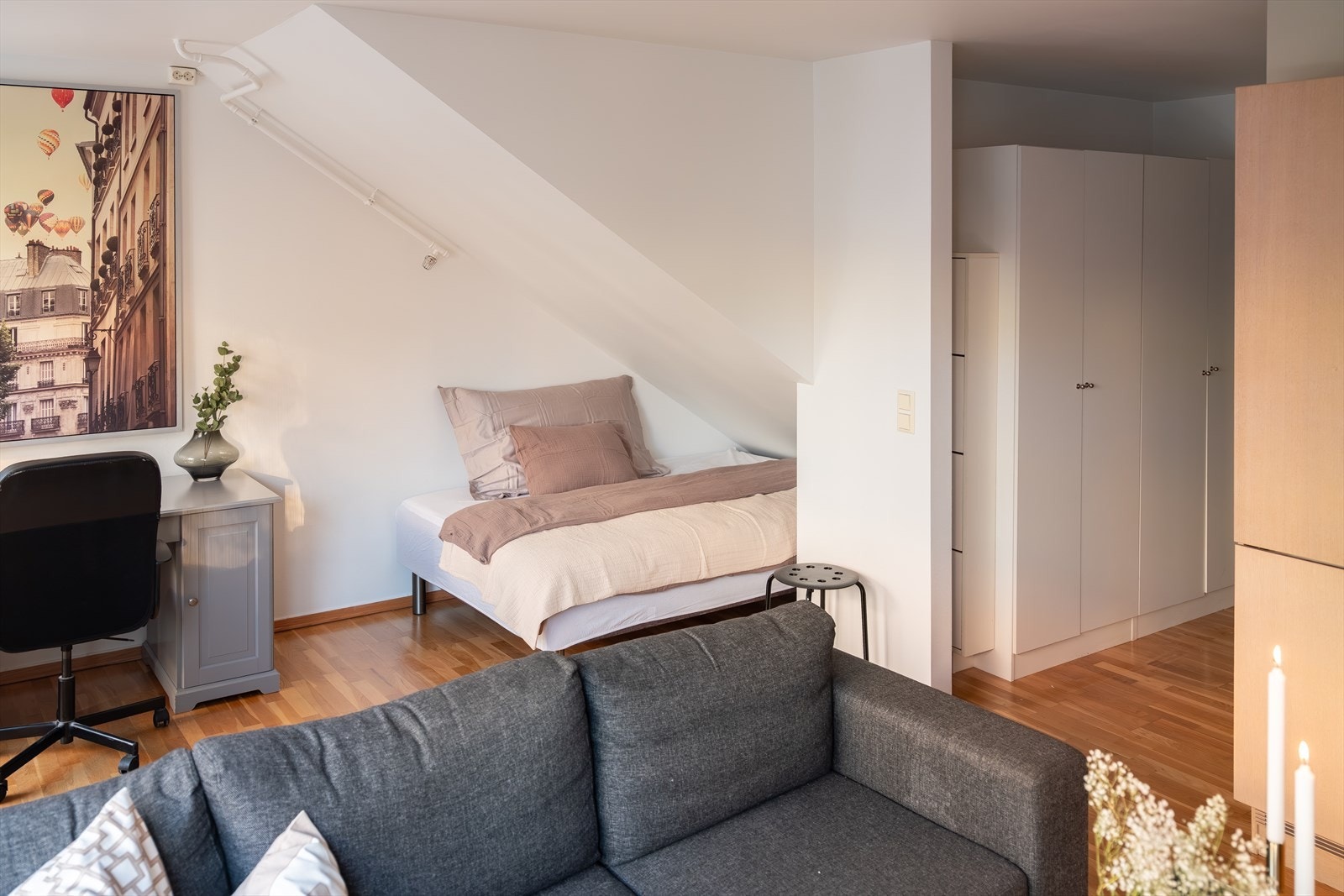 Deler av leiligheten ble malt opp i 2026. Galleribilde