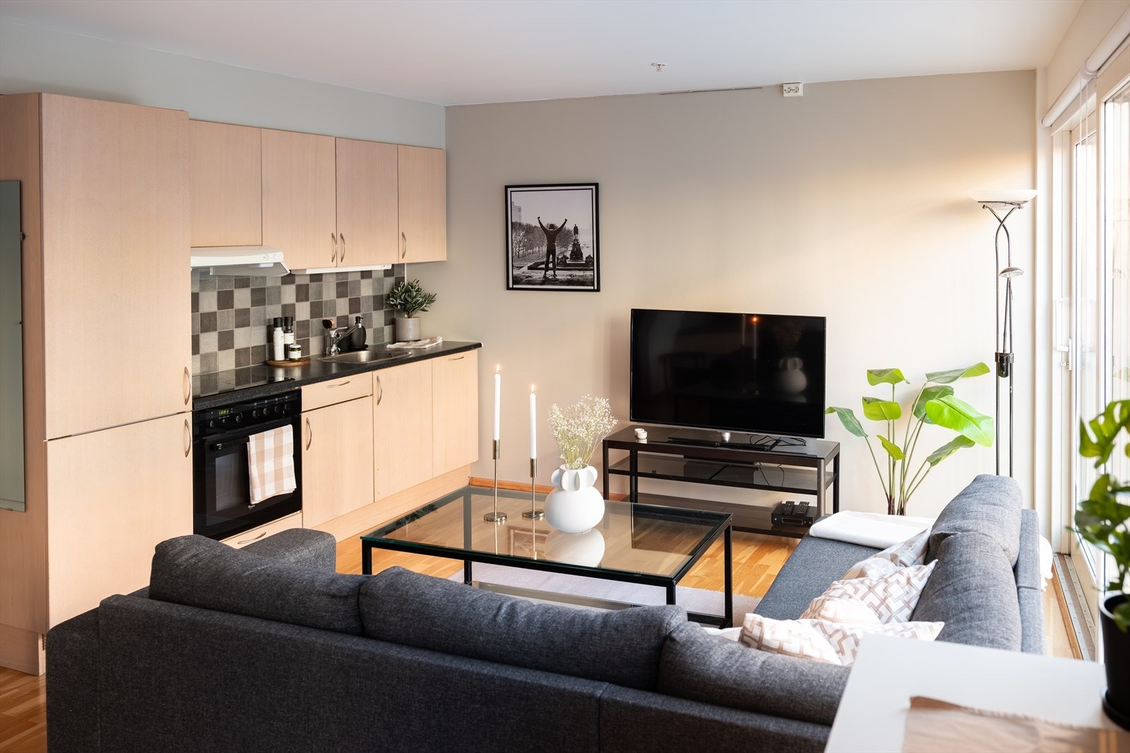 Velkommen til Dronningens gate 14 - En moderne byleilighet på
31m² beliggende i byggets 3. etasje. Galleribilde