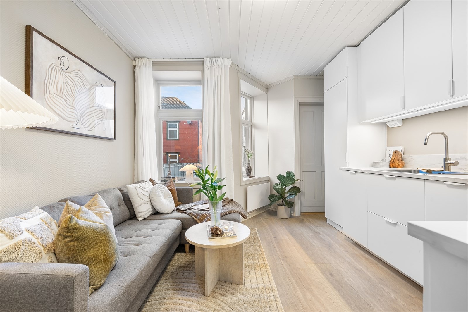 Heimdal Eiendomsmegling v/Henrik Midtøy har gleden av å presentere en romslig og sentral leilighet på populære Møllenberg. Galleribilde