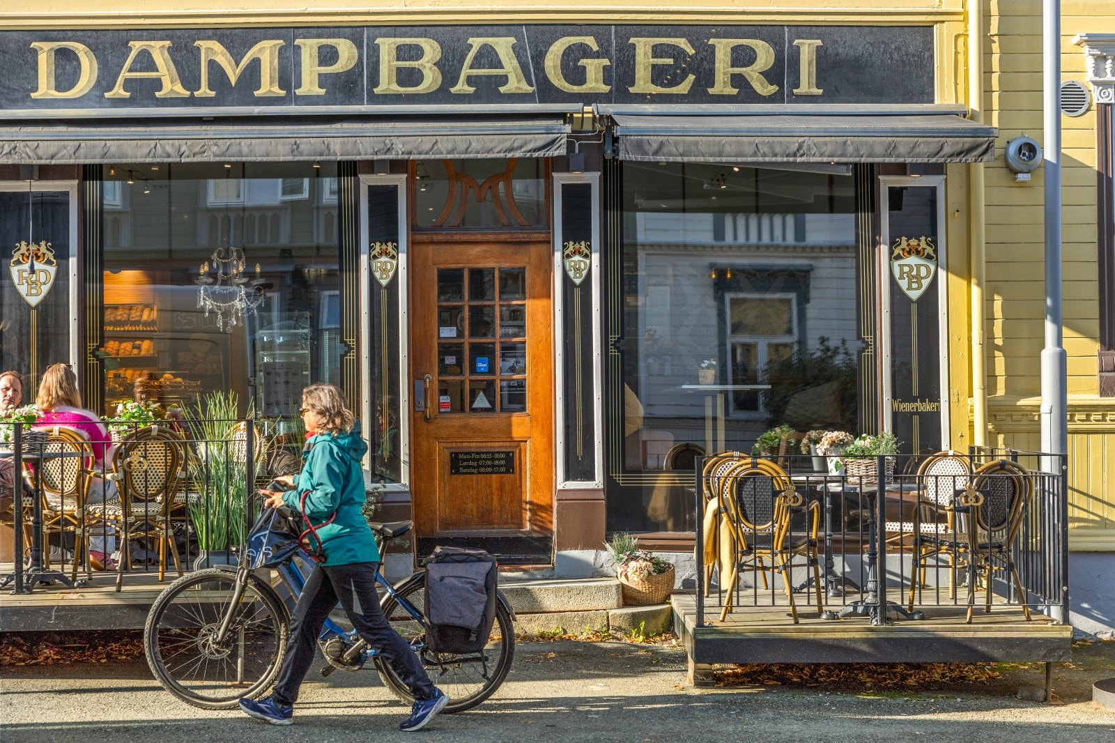 Like i nærheten finner du byens eldste bakeri. Rosenborg bakeri avd. Møllenberg. Galleribilde
