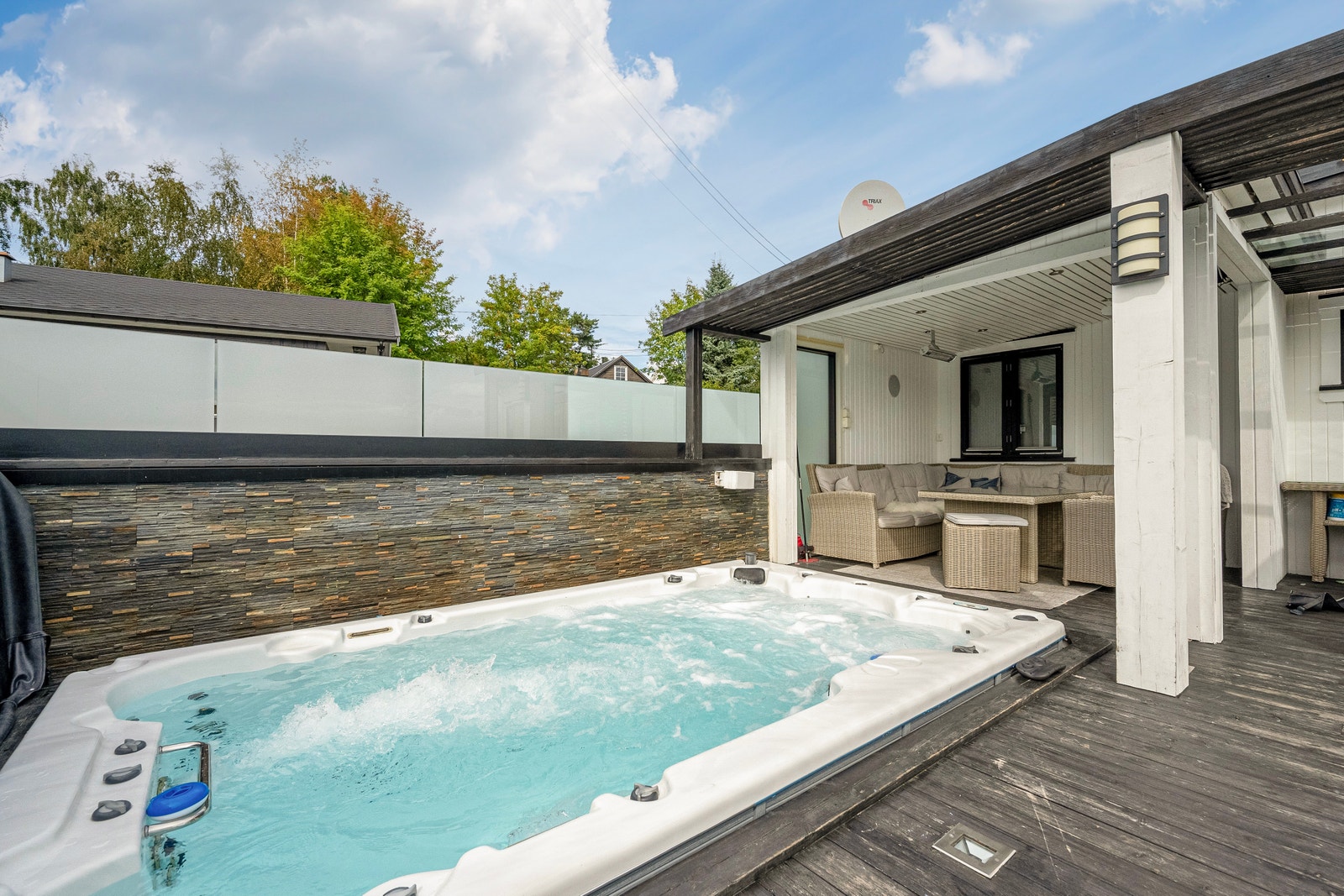 Uteområde - bassenget medfølges ikke, man kan kjøpes separat. Galleribilde