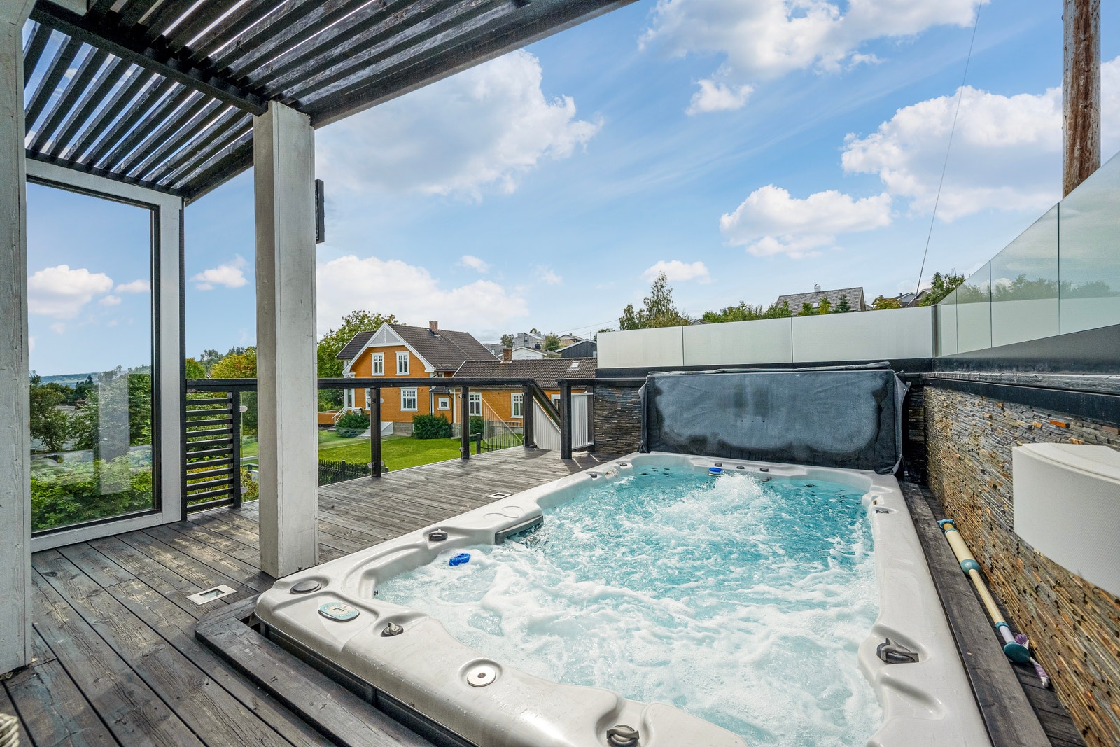 Uteområde - bassenget medfølges ikke, man kan kjøpes separat. Galleribilde