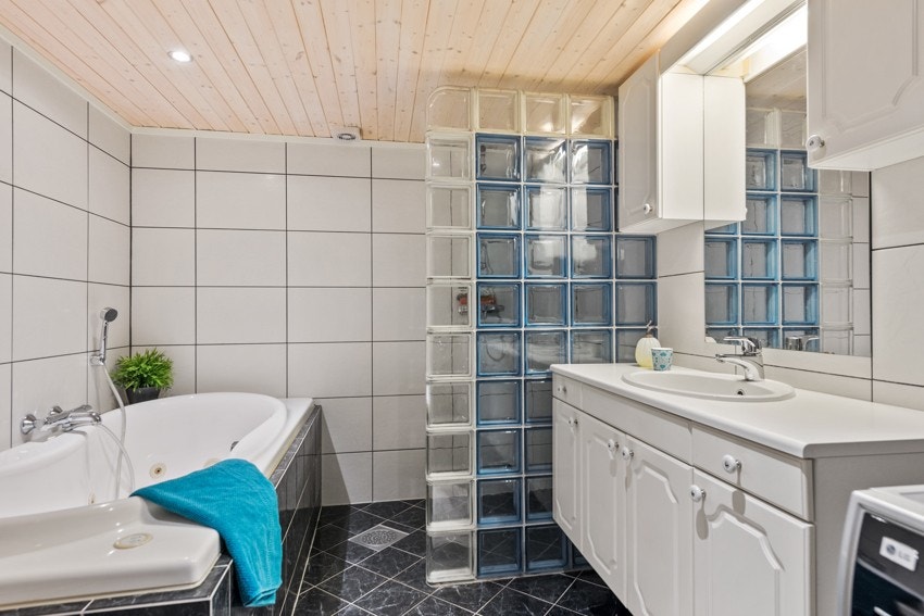 Underetasjen - bad Galleribilde