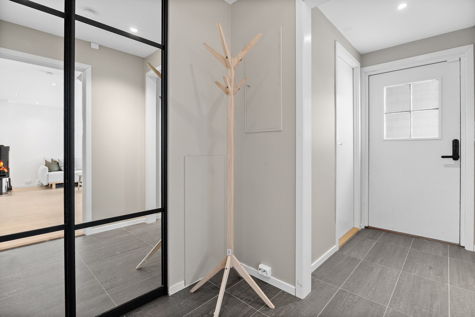 Lagt varmekabler i entré i 2019 Galleribilde