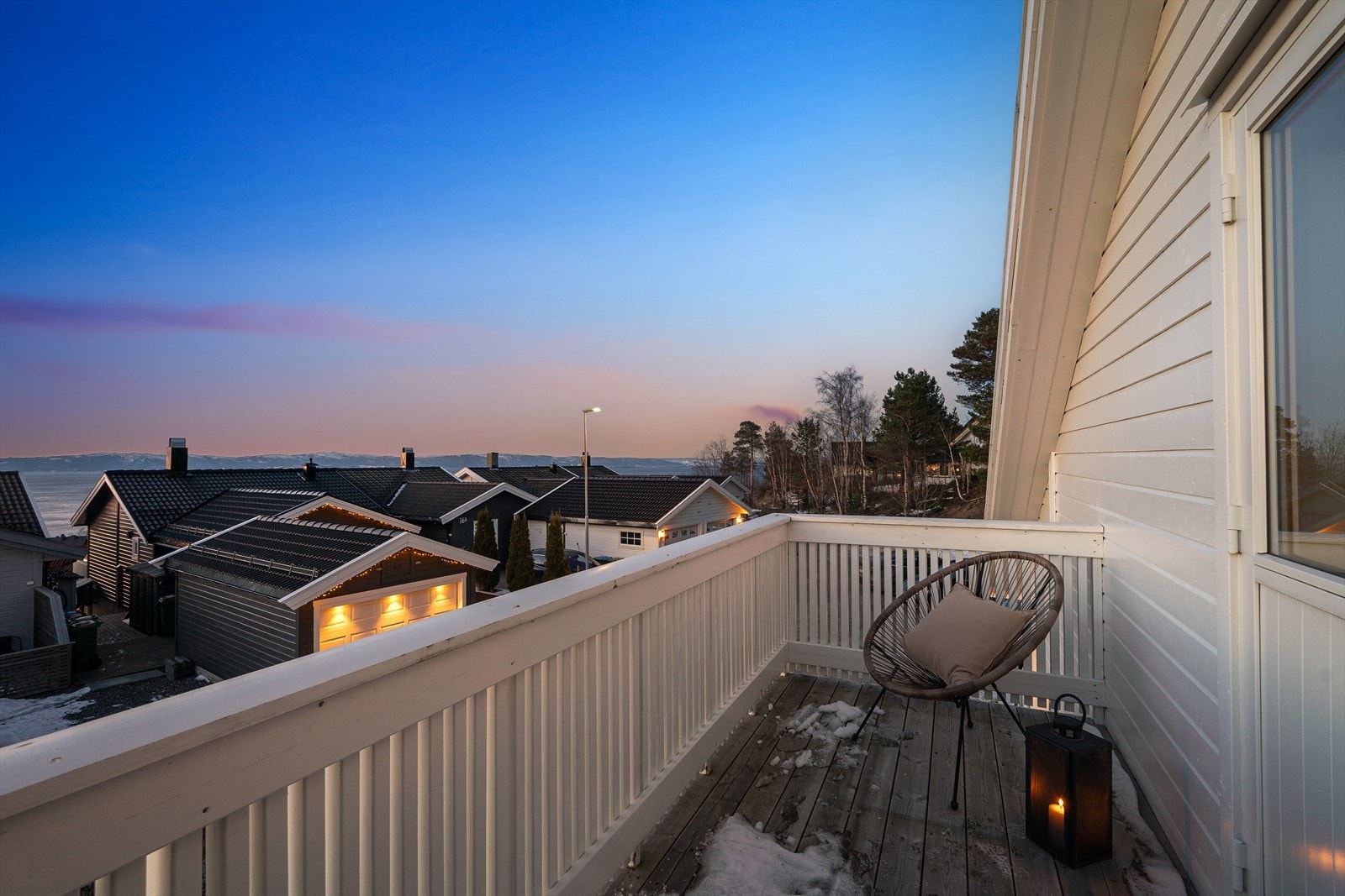 Balkong på 5,6m² med plass til utemøblement Galleribilde