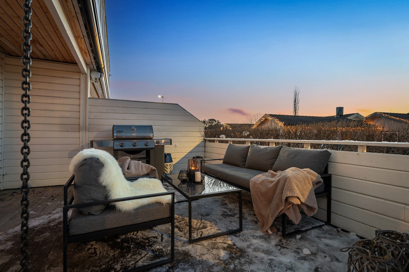 Overbygg og levegg gir skjerming for vær og vind Galleribilde