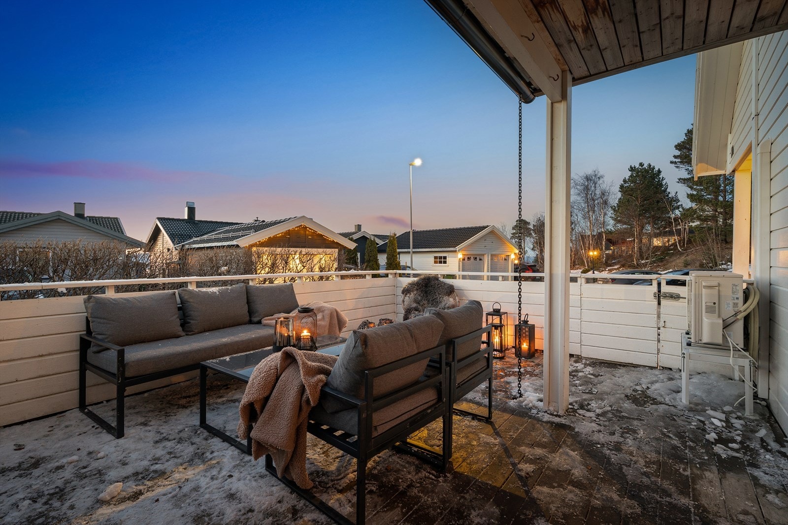 Ved eiendommen er det flere gjesteplasser for besøkende i feltet Galleribilde