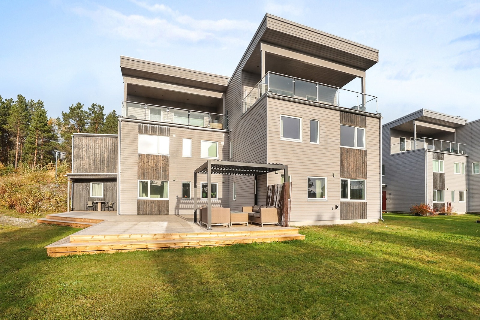 Her bor man i et rolig og barnevennlig nabolag med kort avstand til flere barnehager og skoler av god kvalitet. Galleribilde