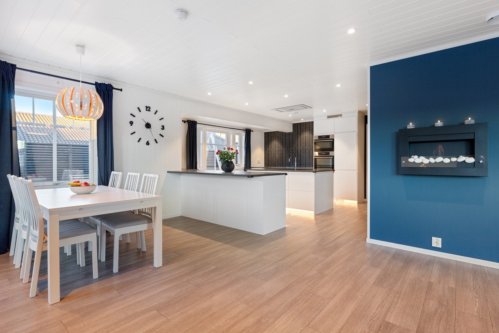 1. etg.: Spisestue og kjøkken Galleribilde