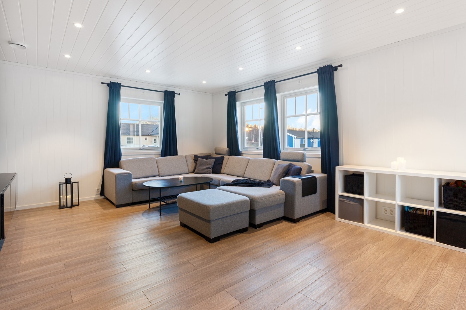 1. etg.: Stue Galleribilde